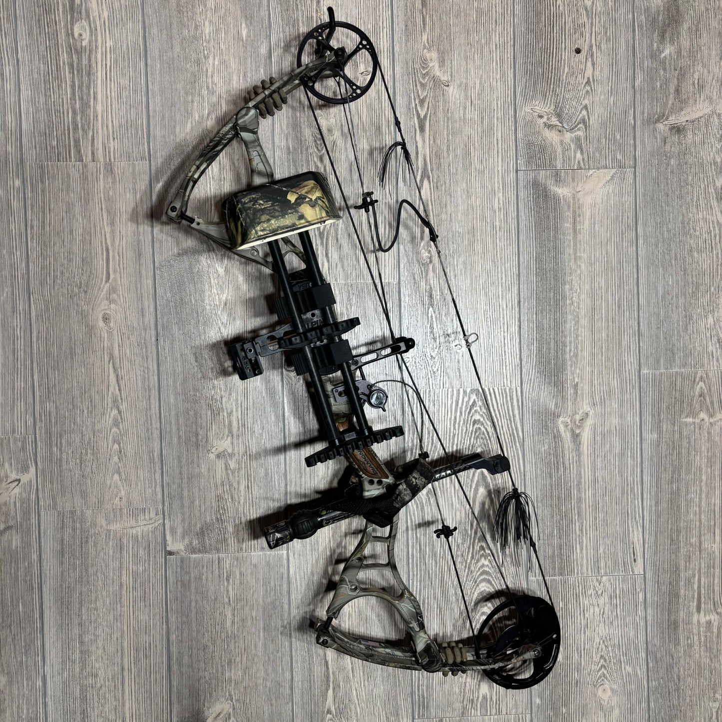 Used Diamond Iceman Left Handed package 60-70# Camo