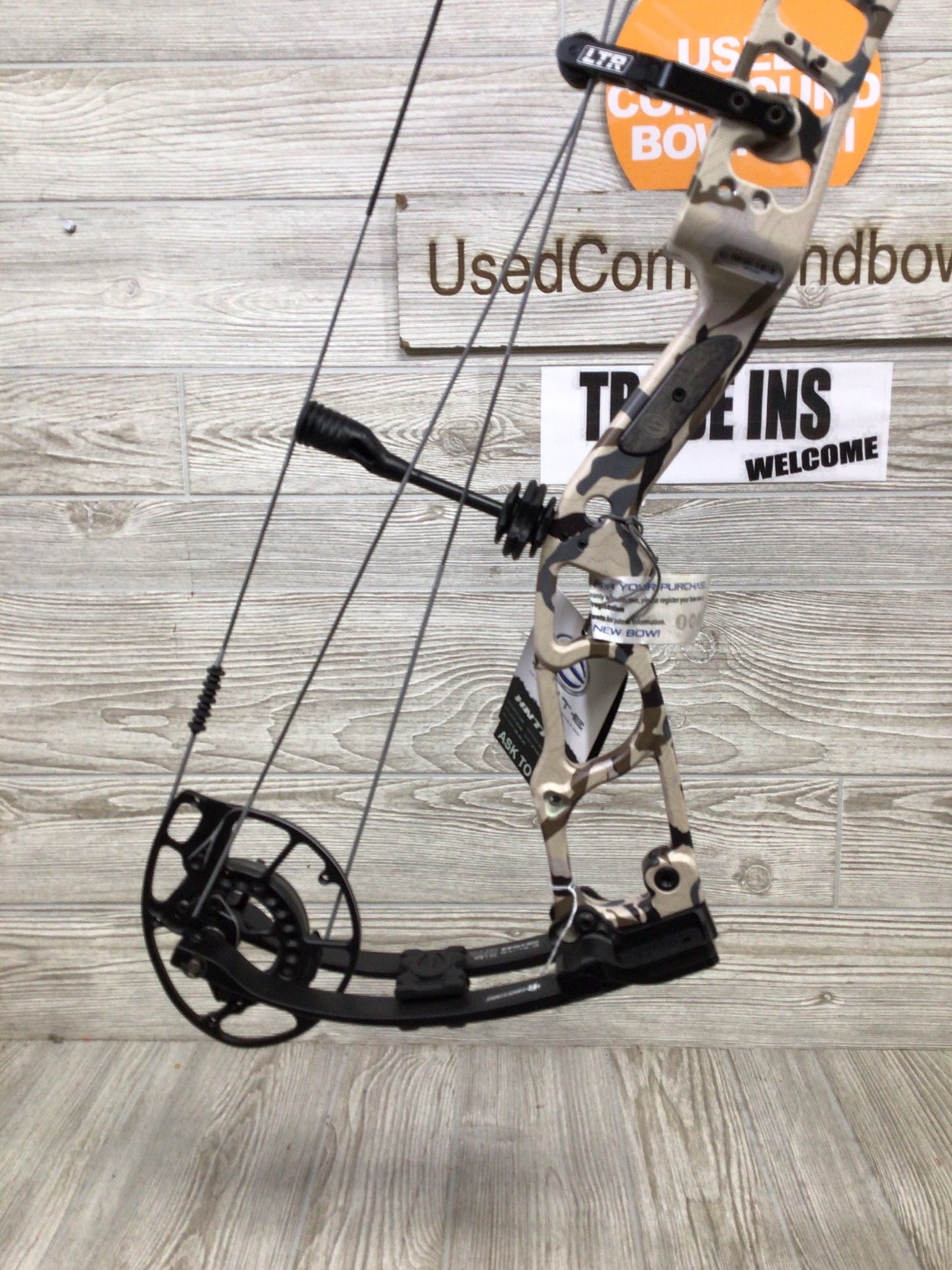 Elite HNTR33 Vuni RH Bow 60-70#