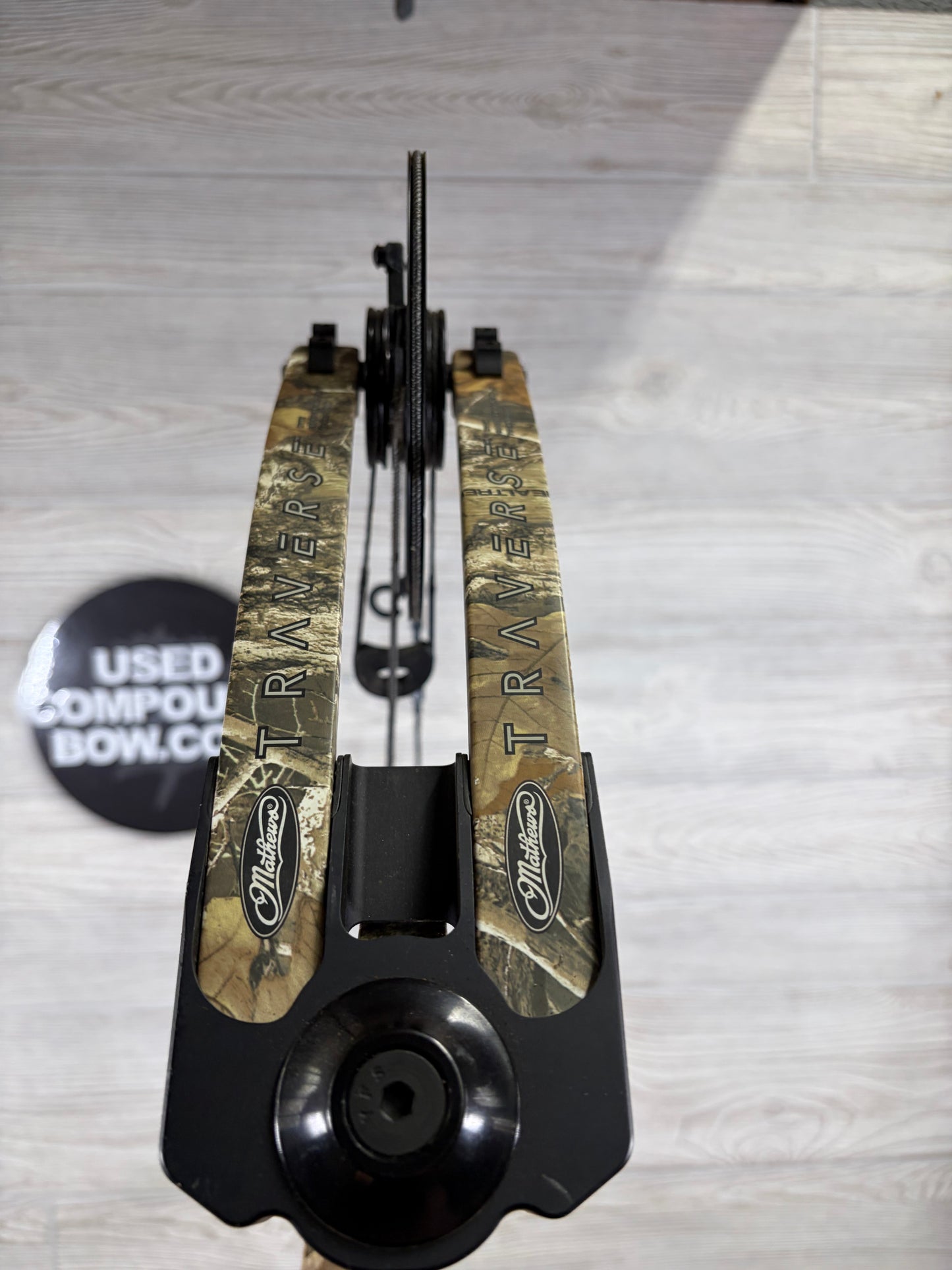 Used Mathews Traverse Right Handed 60-70lb 30" Realtree Camo