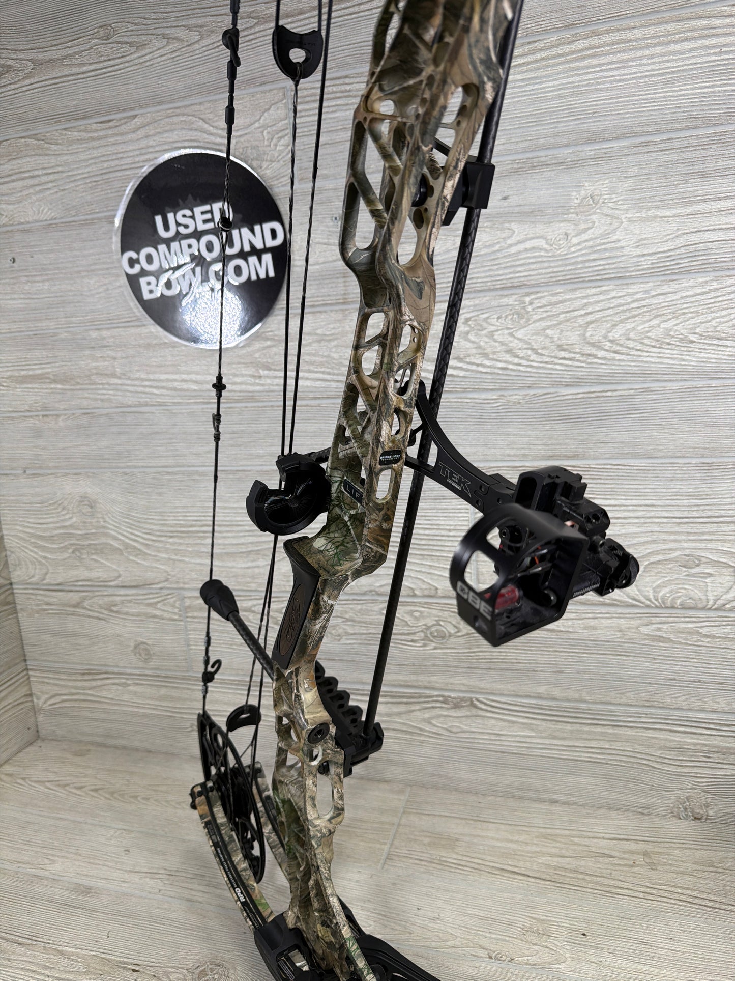 Used Mathews Lift 29.5 LH Realtree edge package 29/70