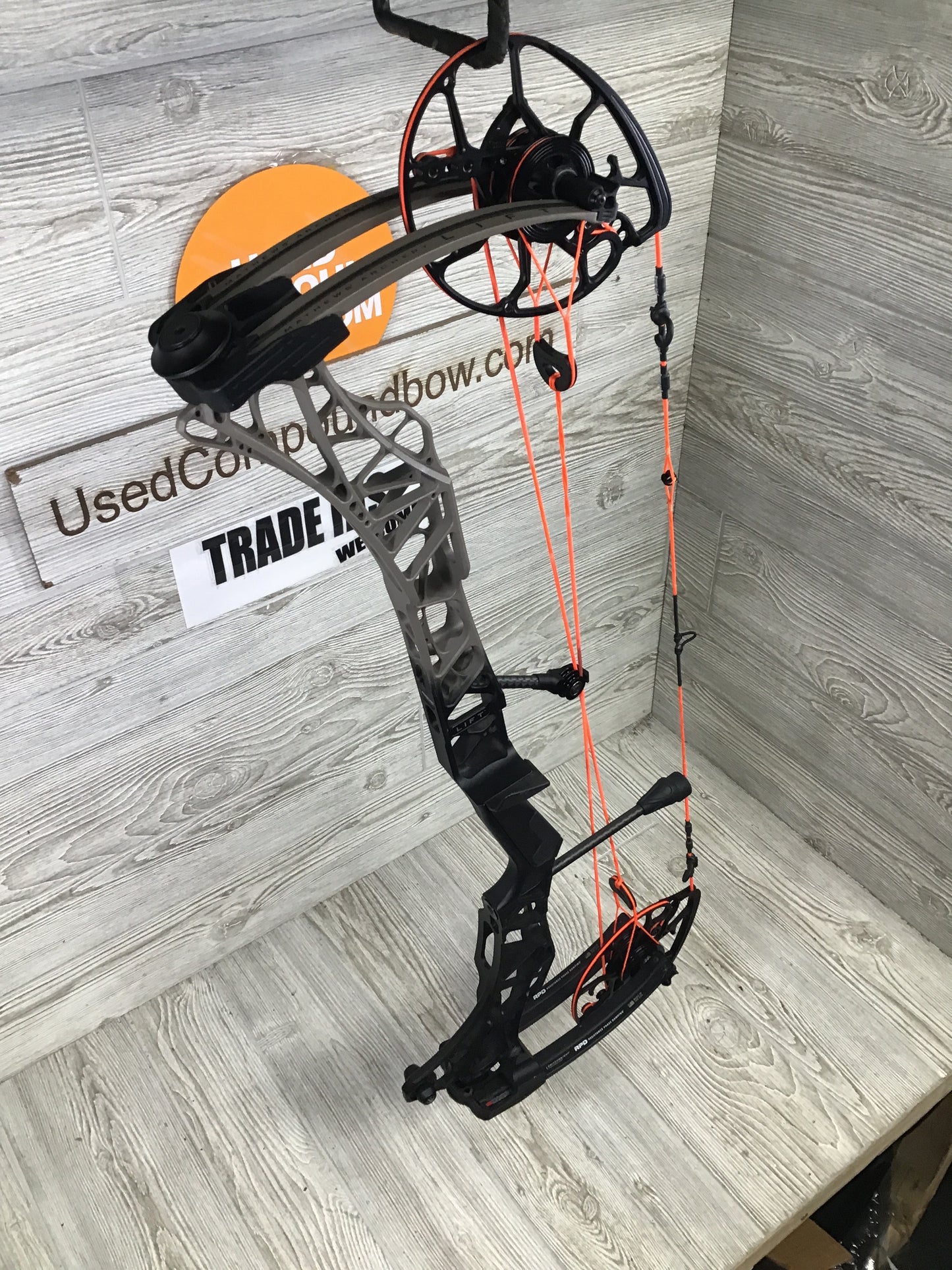 Mathews Lift 29.5 Granite fade to Black RH 28.5/70
