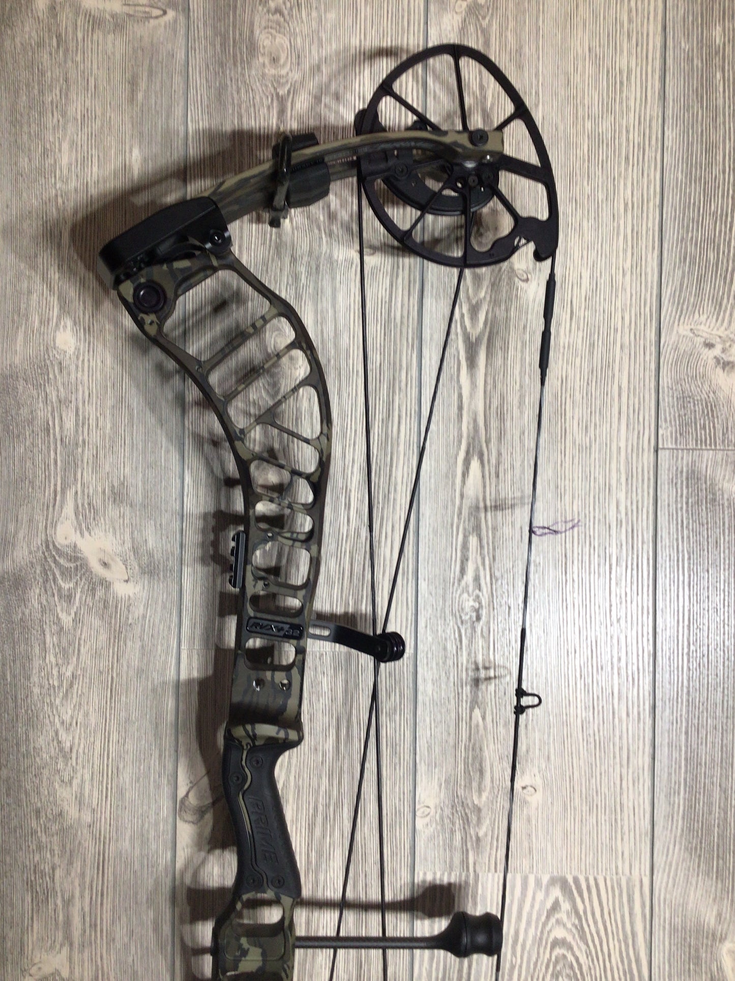 Used Prime RVX+ 32 Right Handed 70lbs Bottomland