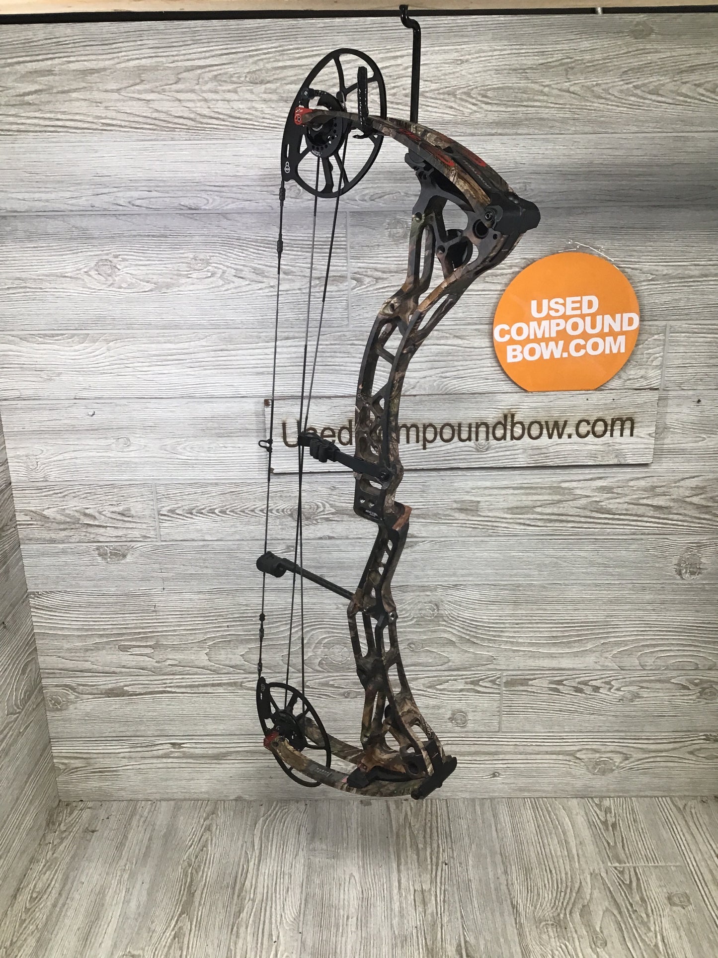 Used Bowtech CP30 RH Mossy Oak 60-70
