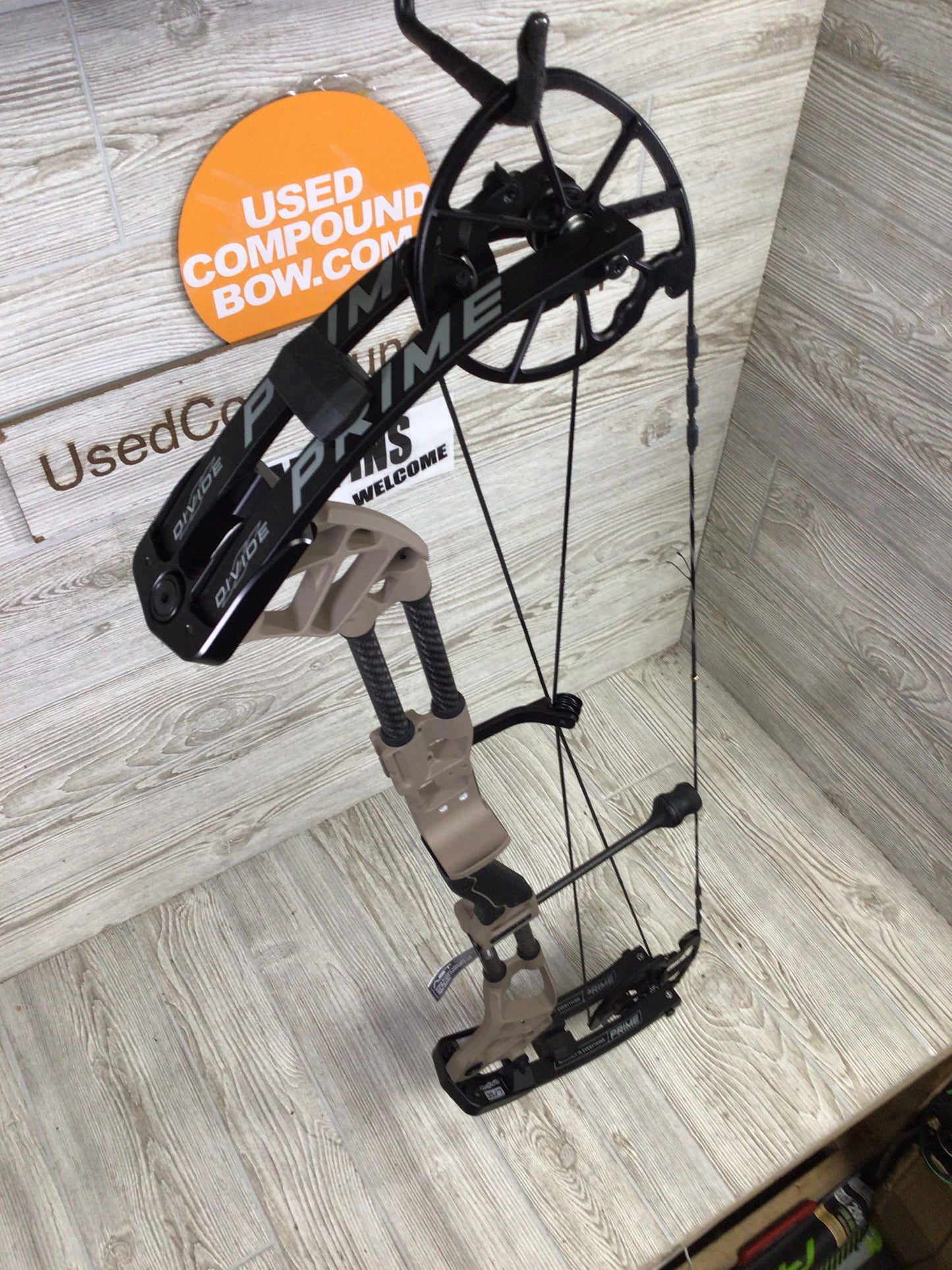 Prime Divide 35/7 Right Handed Terra 70/29" Bow