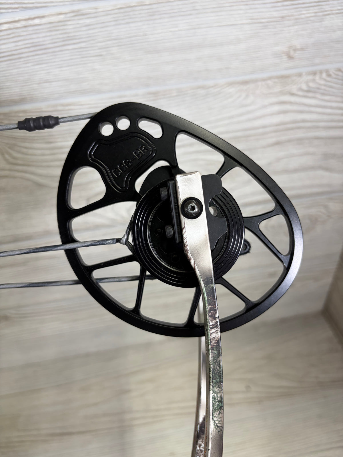Used Mathews Avail RH Lost XD camo bow package 27" 50#