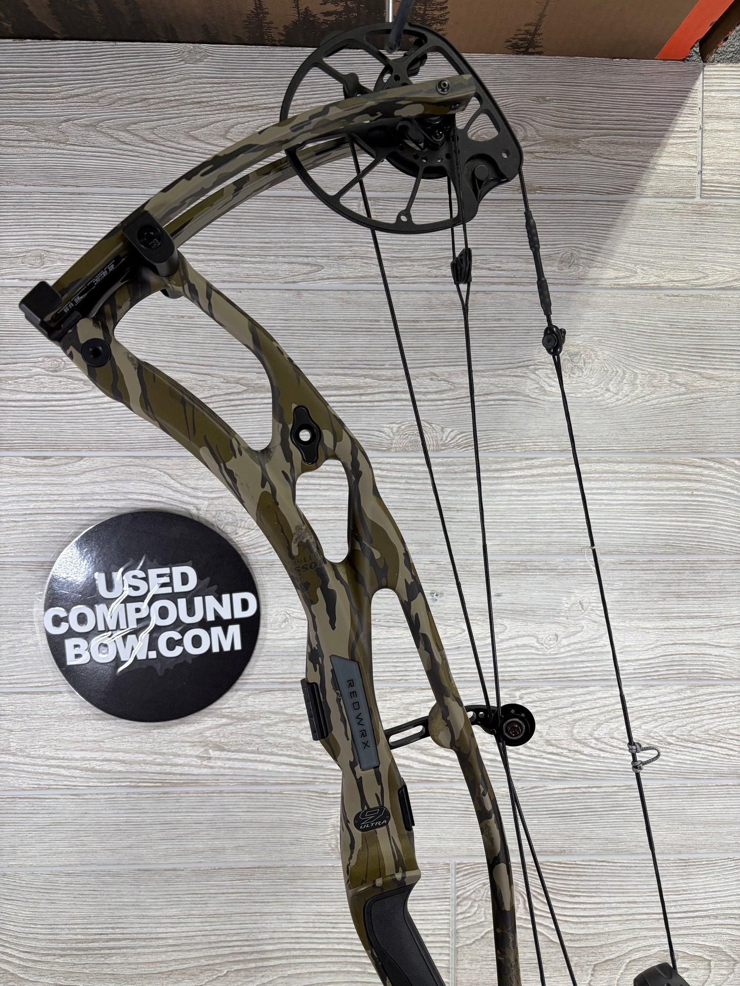Hoyt RX-9 Ultra Right Handed 60-70# 29" Bottomlands