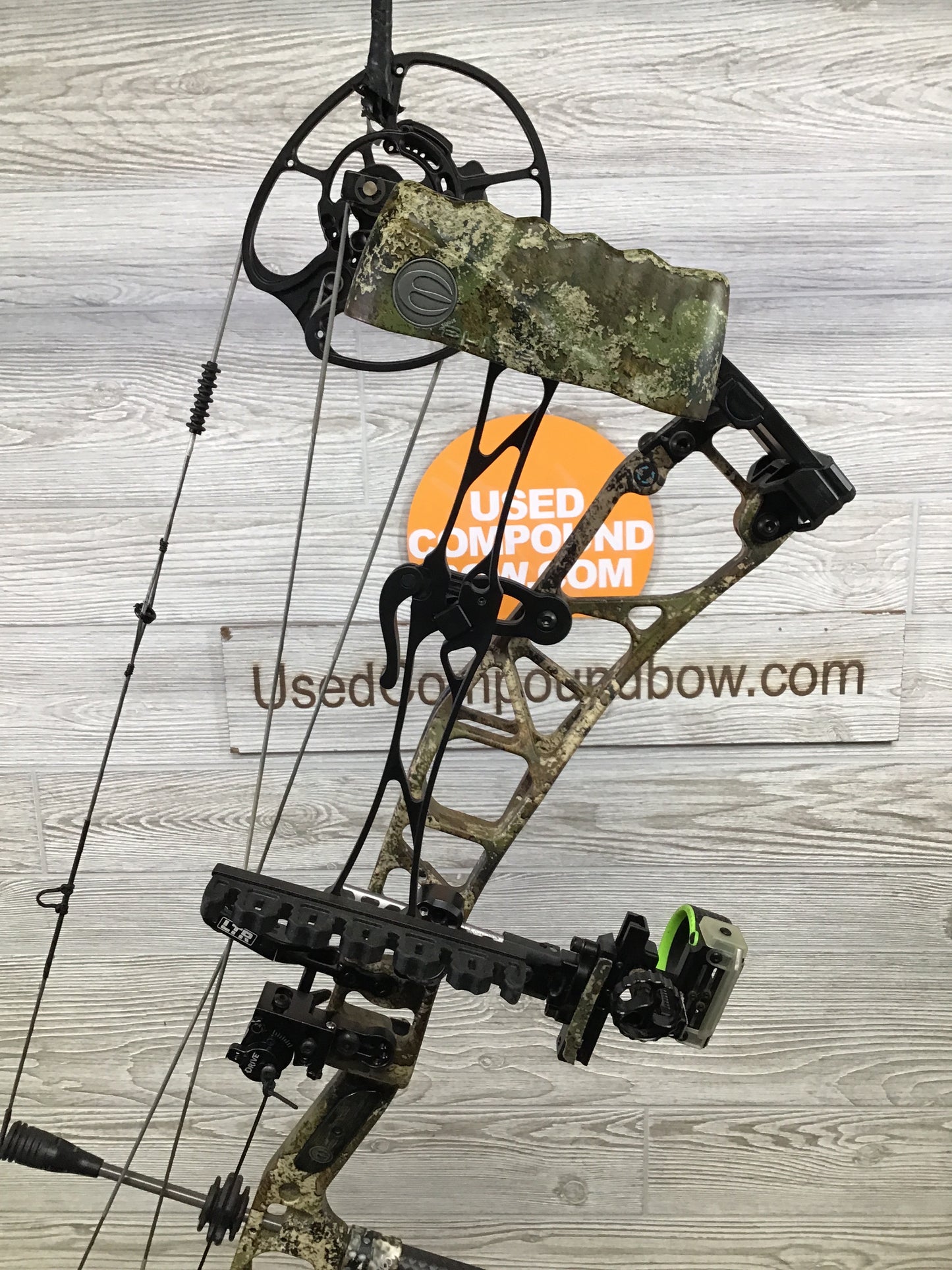 Elite Ethos TrueTimber Strata Right Handed 60-70# 25.5-31" Package