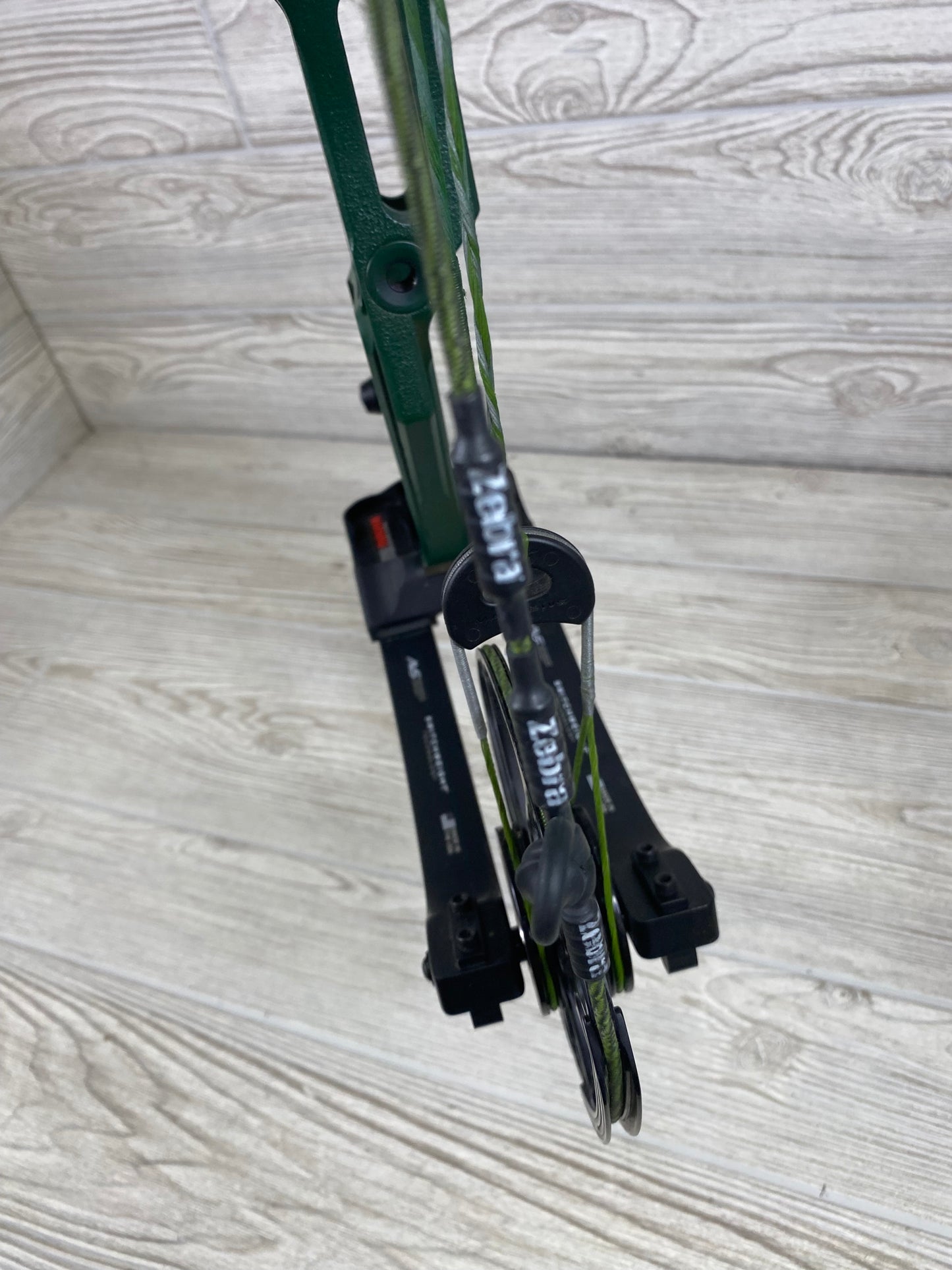 Used Mathews V3 31 Right Hand Green Black Limbs CUSTOM!