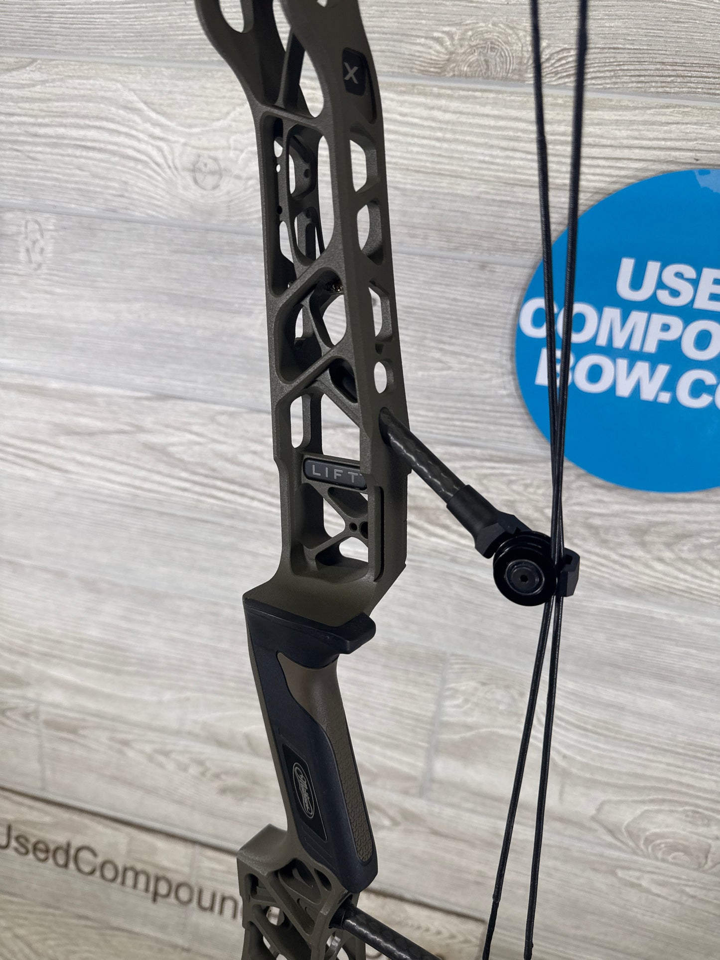 Used Mathews Lift X 29.5 Right Hand Ambush