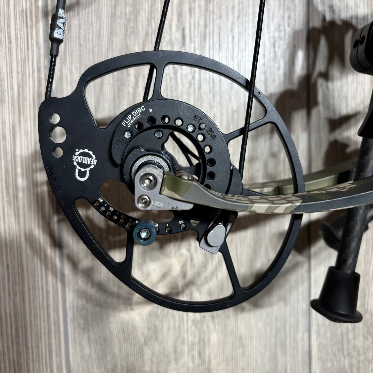 Used Bowtech Virtue Right Hand Black with Kuiu Limbs 60lb with SystmX strings + Bowtech Stand