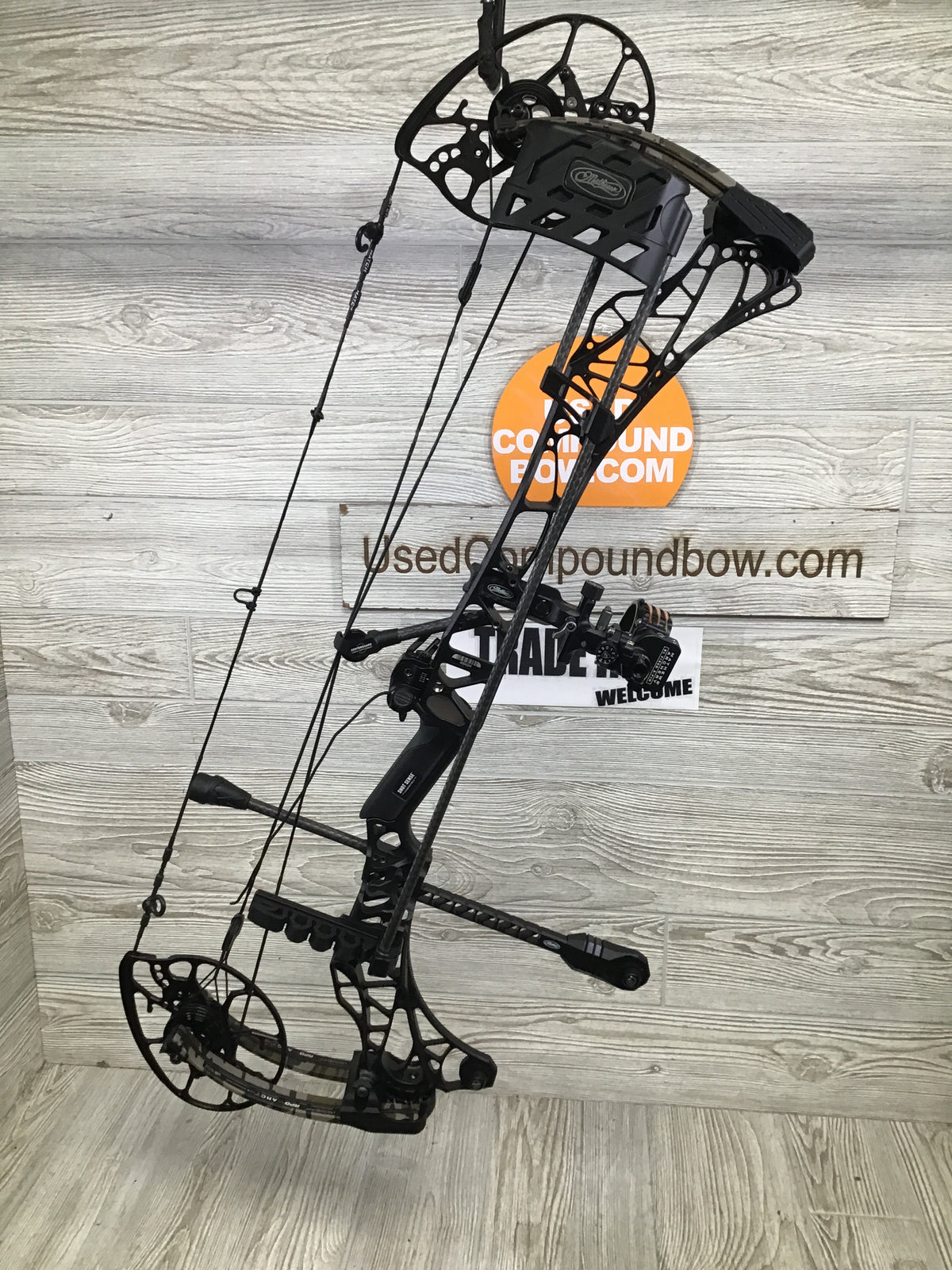Used Mathews Lift X 29.5 Right Hand Black riser/Bottomlands limbs Loaded Bow Pkg