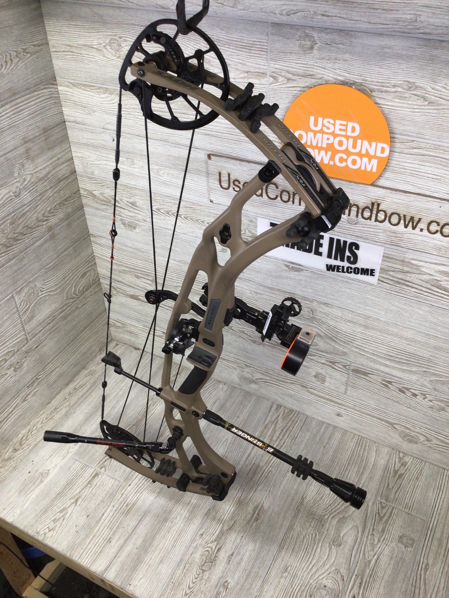 Used Hoyt RX-7 Ultra Left Hand buckskin 28.5/60-70# Package