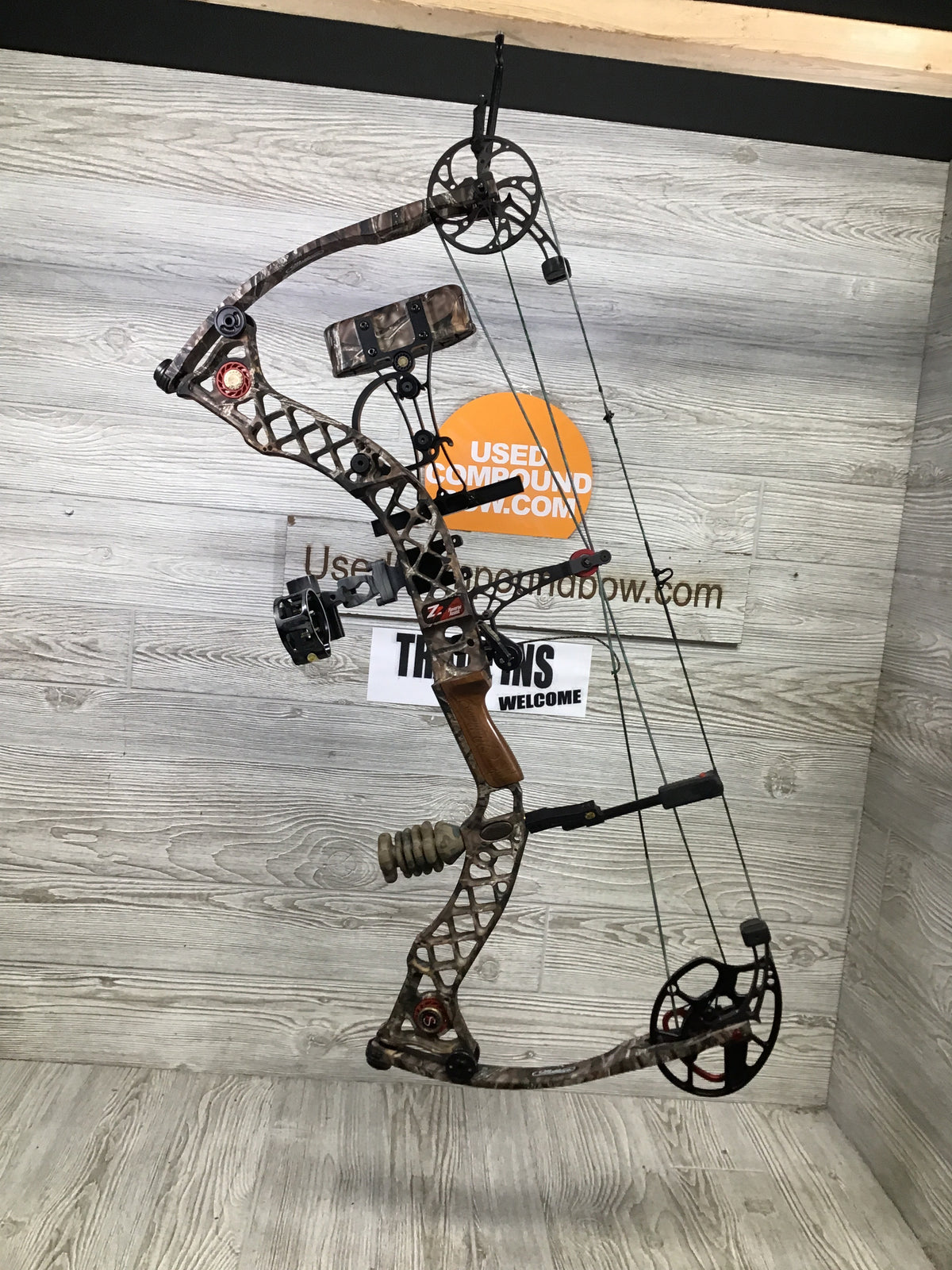Used Mathews Z7 Right Hand 28" 70# Package
