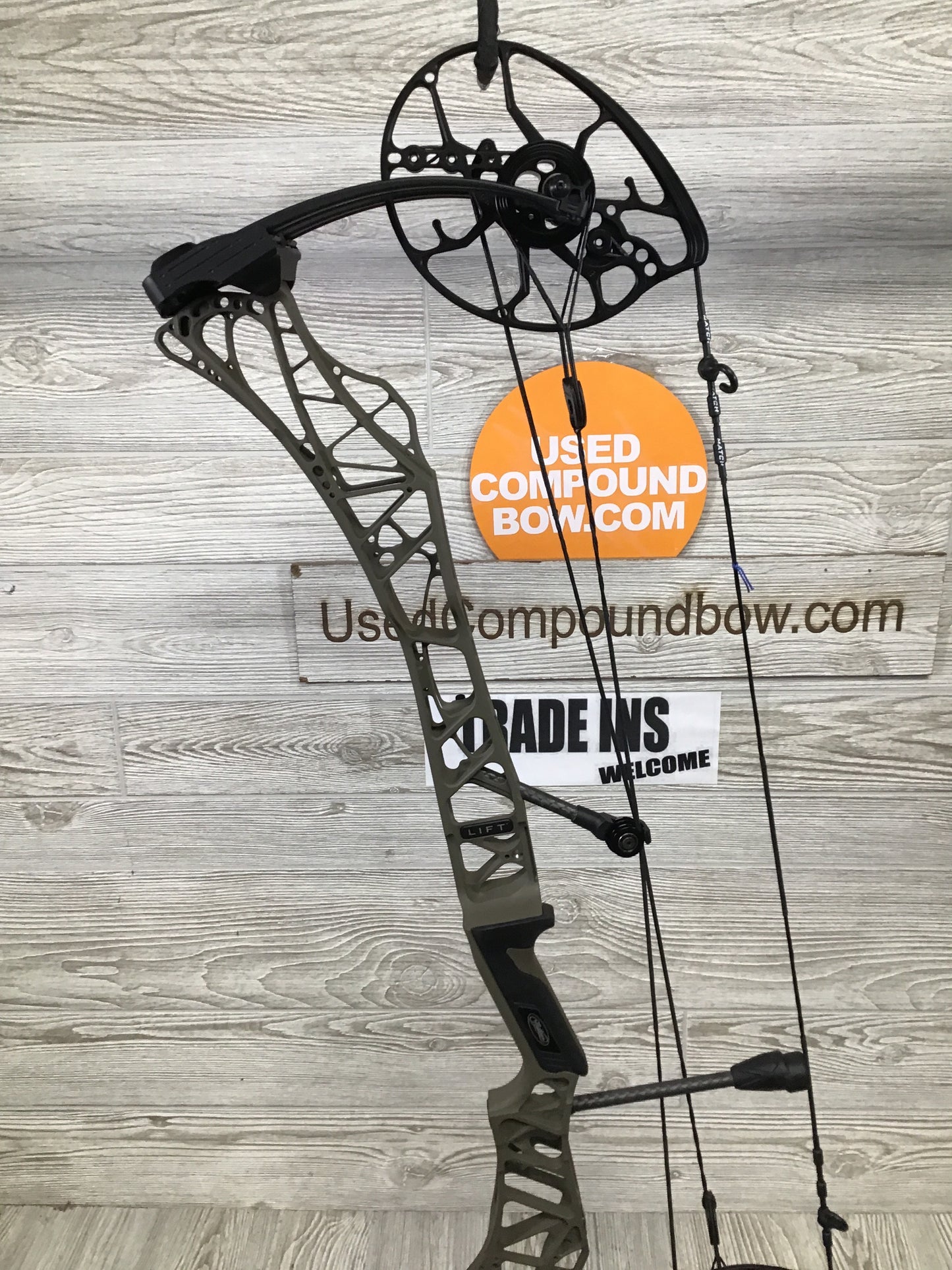 Used Mathews Lift X 29.5 Right Hand Ambush Green Riser/ Black limbs 30/60#