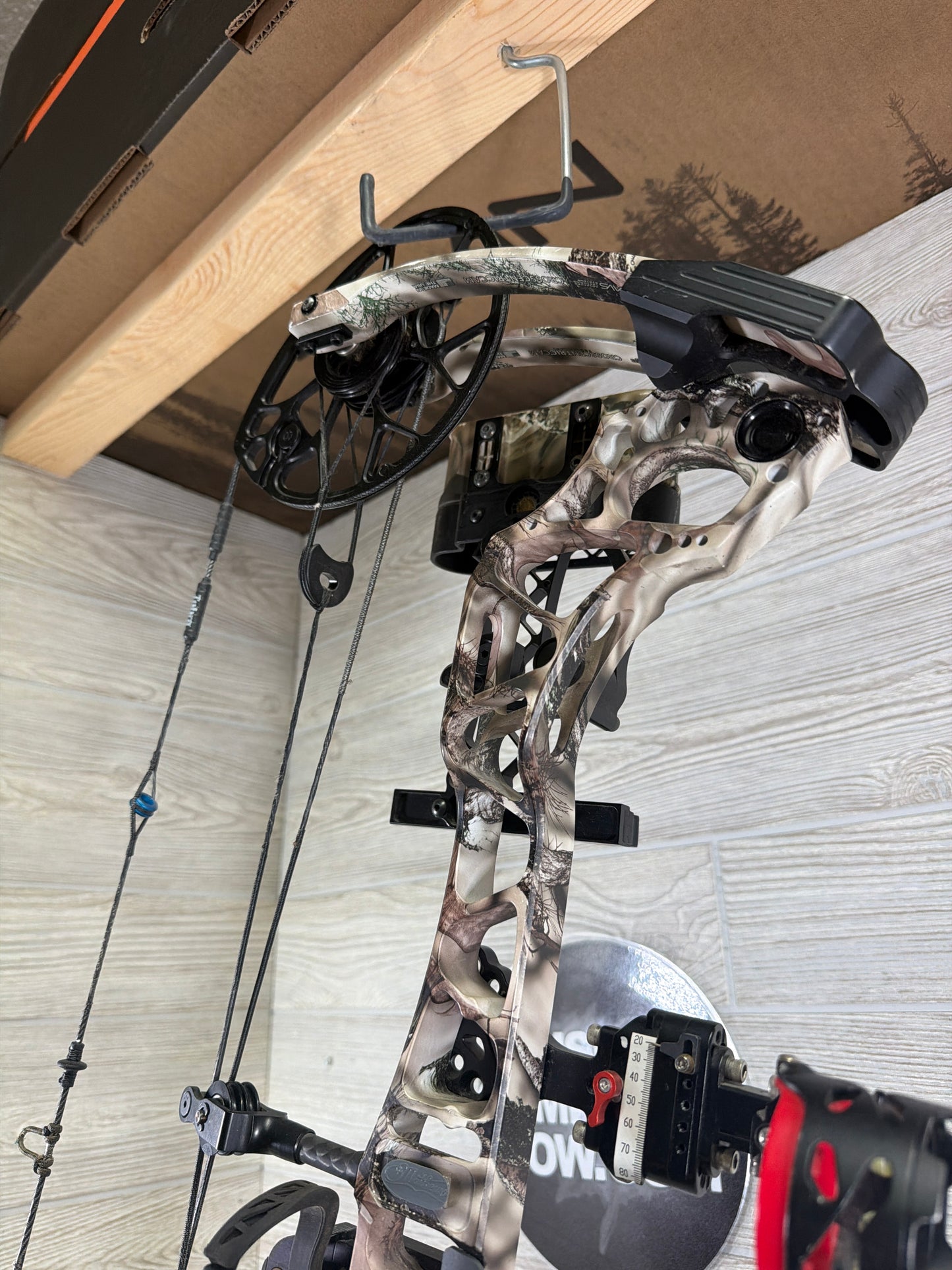 Mathews Triax 70lb 28" lost camo Left Hand Bow Pkg