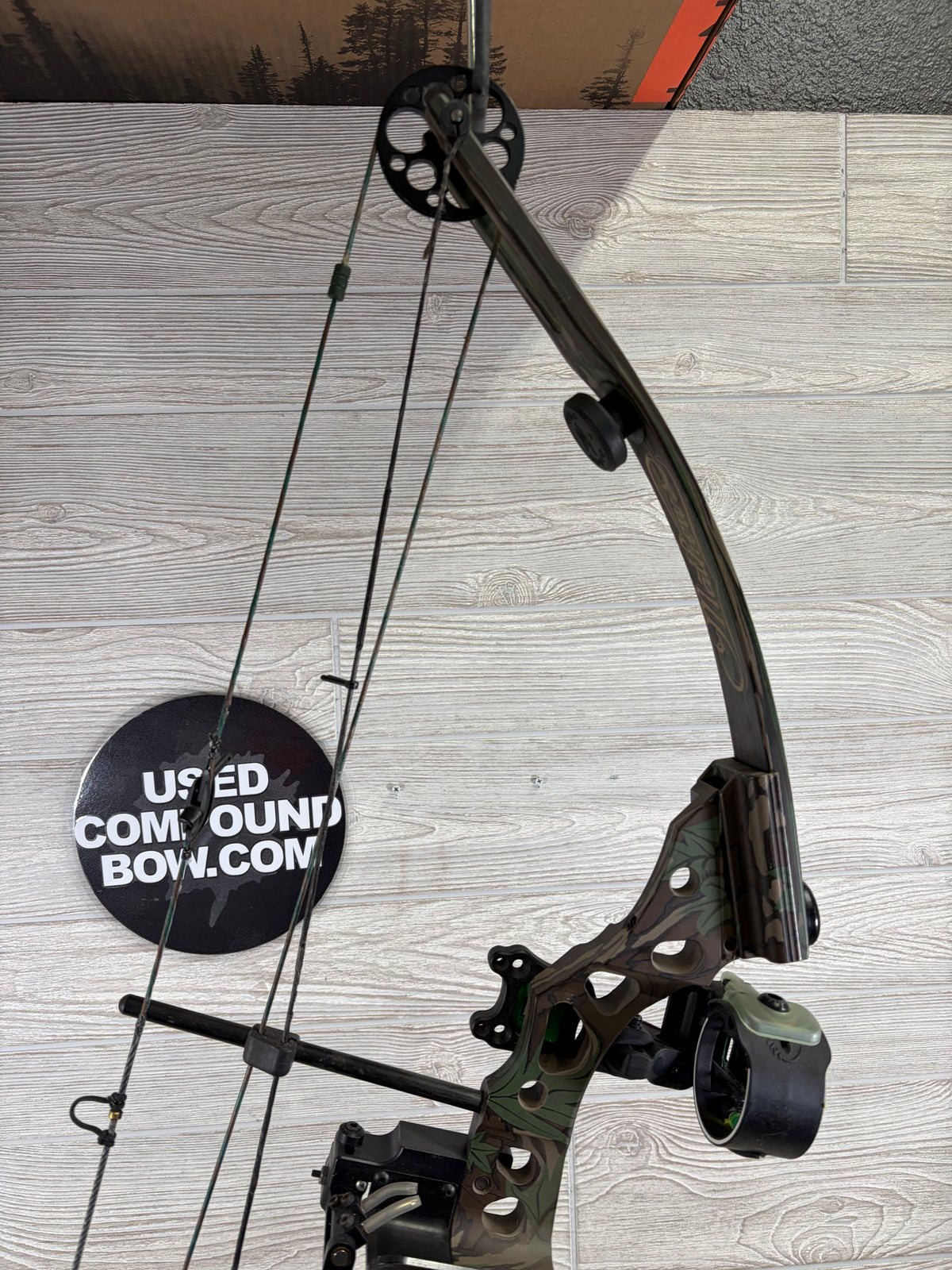 Used Mathews Solo Cam Z-Light Left Handed 60-70lb 26" Draw