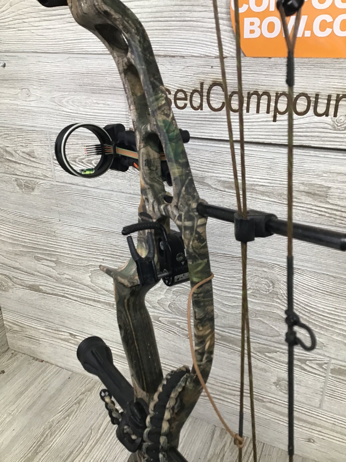 Used RH Hoyt Seven 37 XT 1000 Hunt PKG 60-70# Realtree