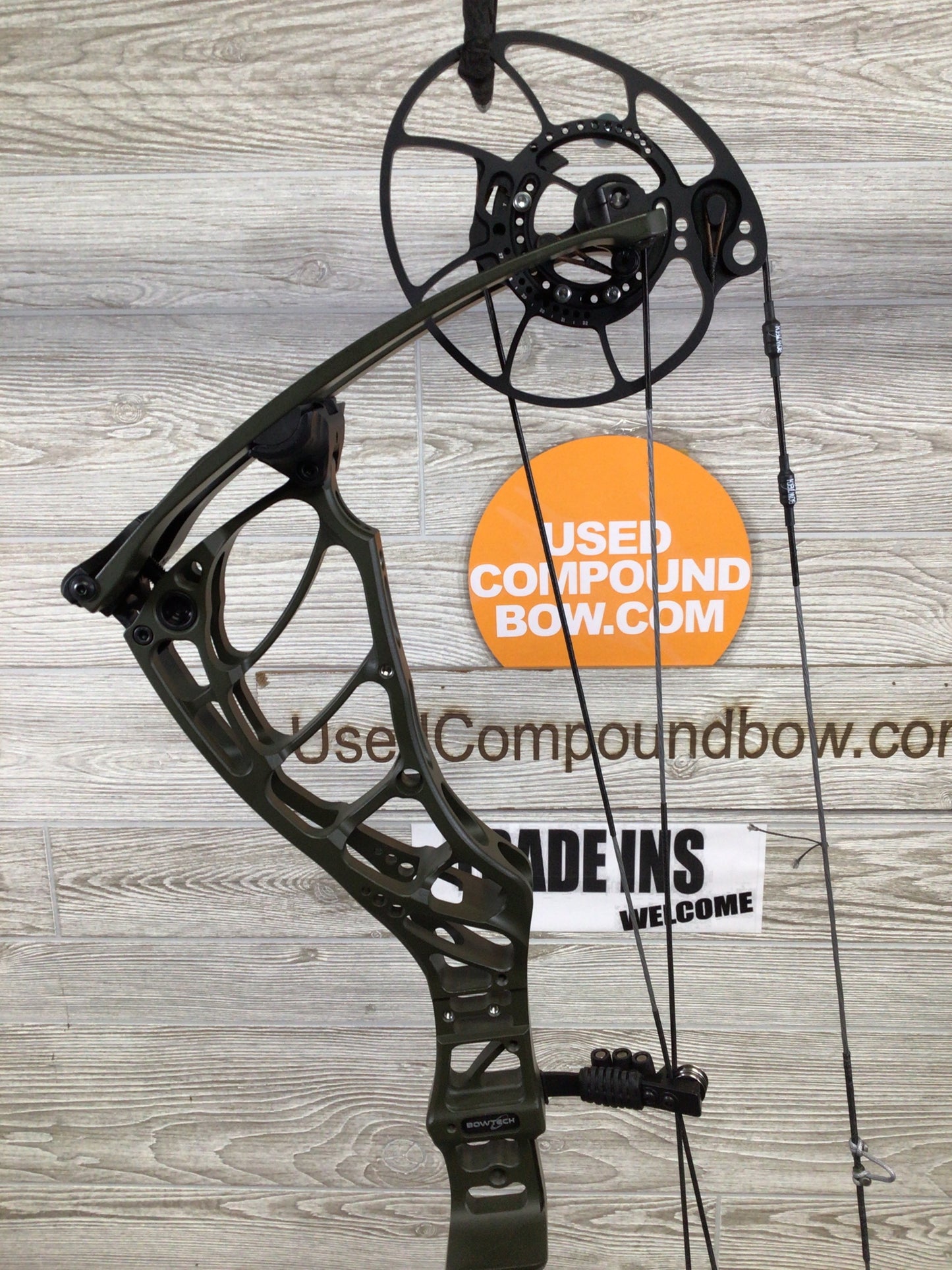 Bowtech Alliance 33 Right Handed 60-70# OD Green