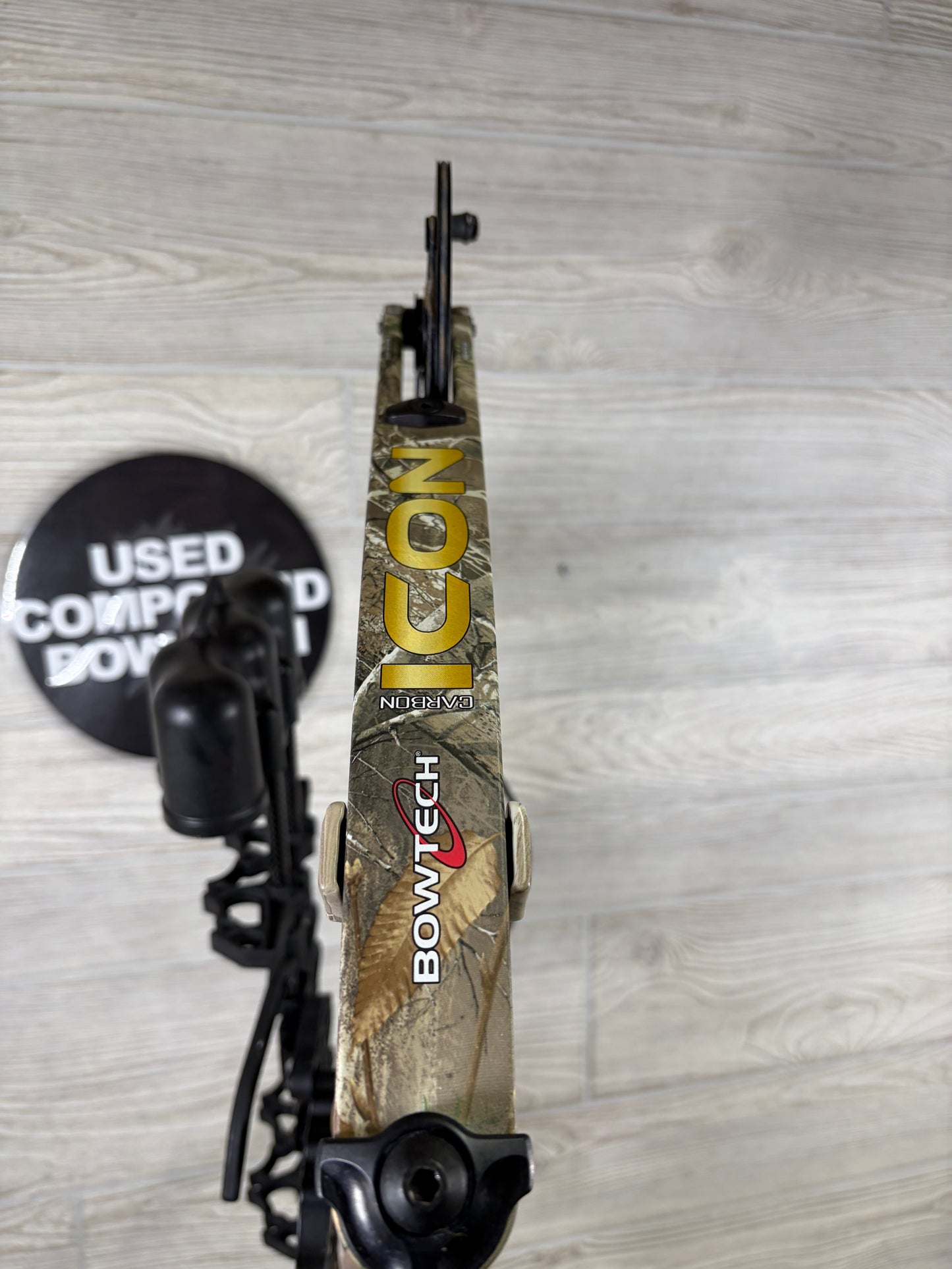 Used Bowtech Carbon Icon Right Handed 60-70# Camo Pkg