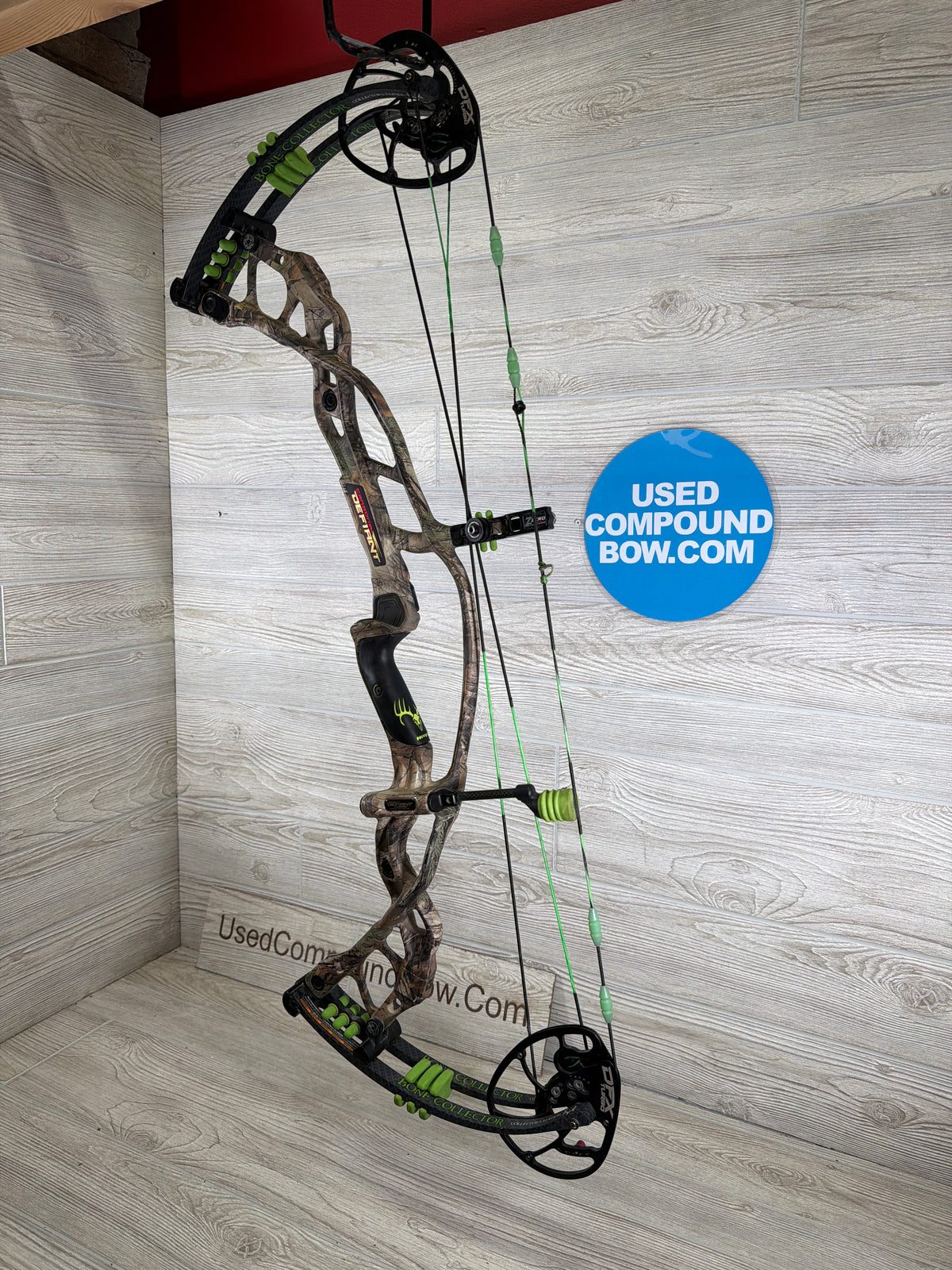 Used Hoyt Carbon Defiant #3 cam 29" 70lb Right Hand Realtree Bow