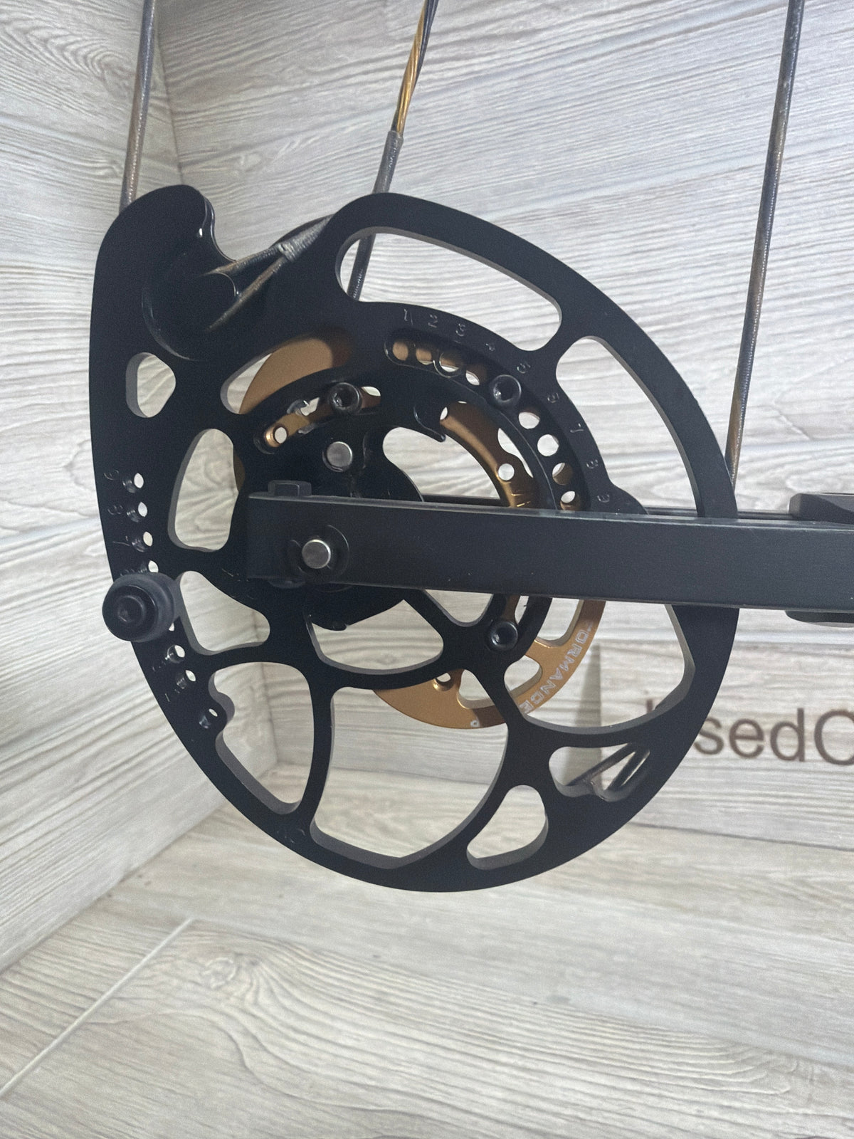 Used Bow tech Carbon Icon 28" 70lb Left Hand Camo Bow Pkg