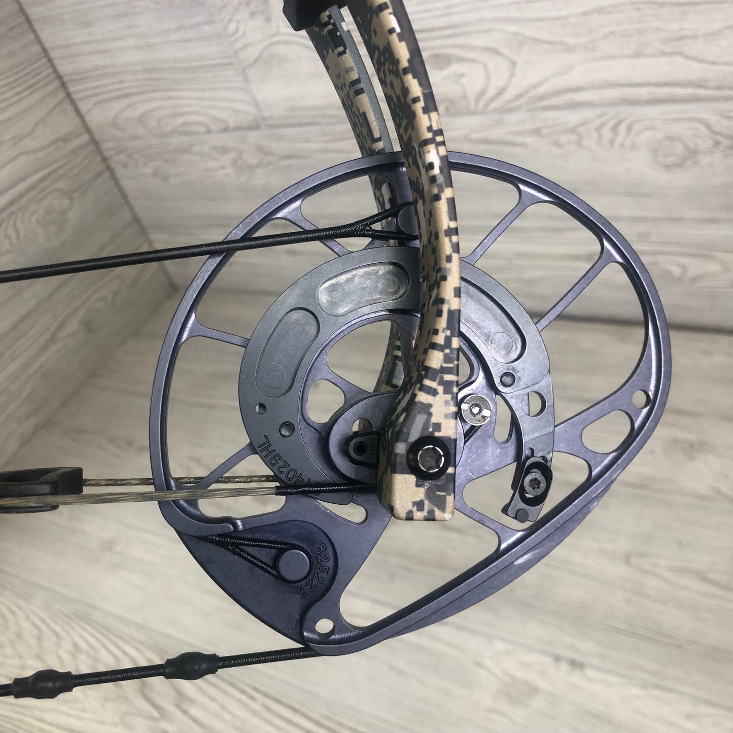 PSE Mach 34 EC2 Cam Right Hand charcoal riser, 70# el2 limbs and 80# FL limbs