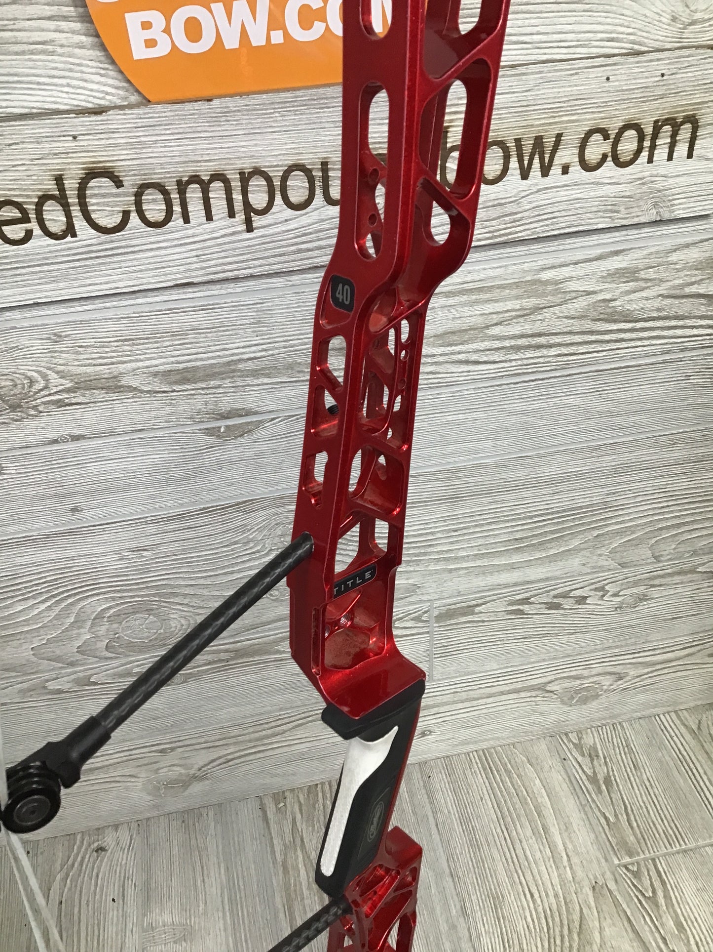 Mathews Title 40 G2 LH Red - Black Limbs