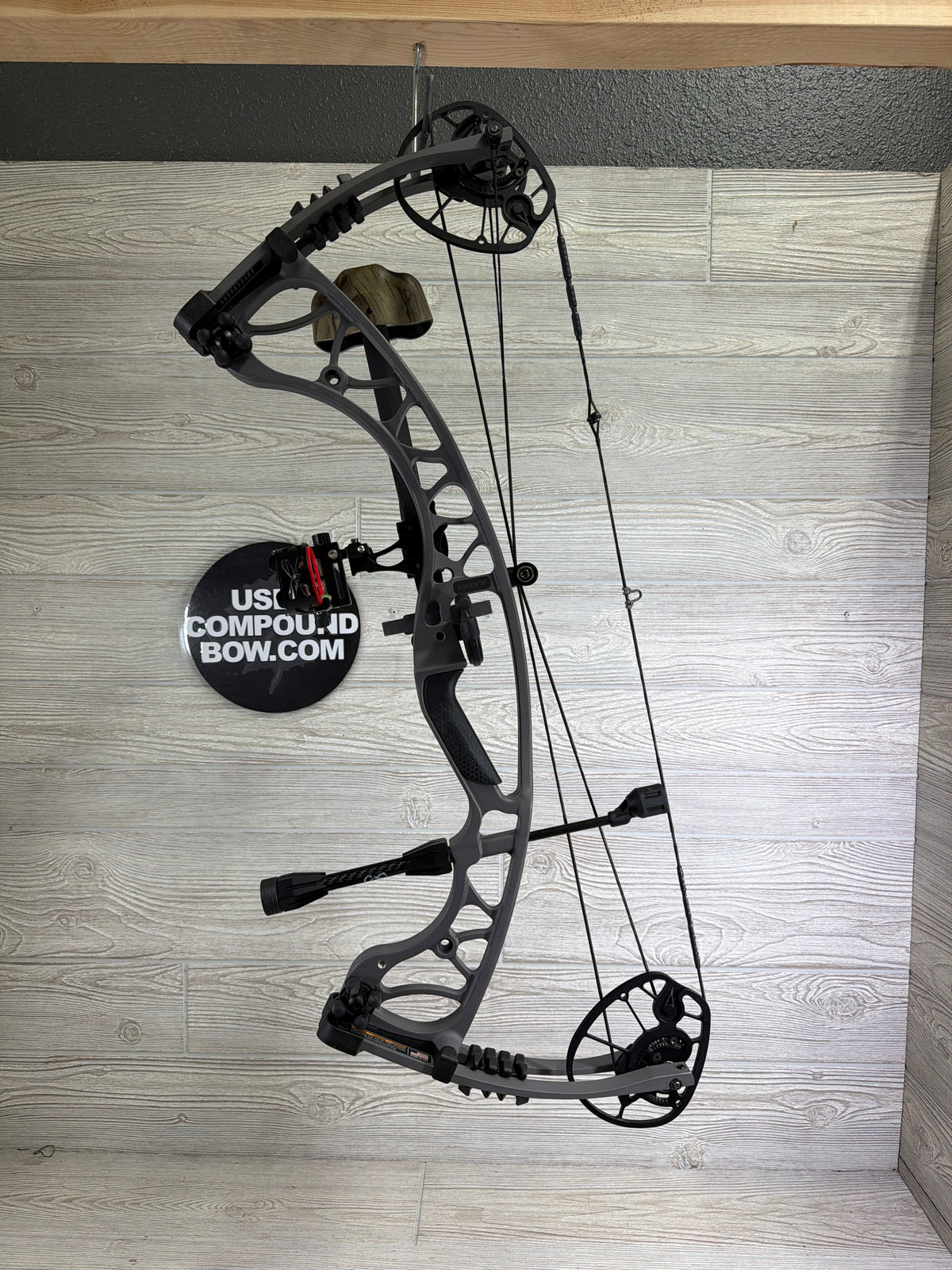Used Hoyt Torrex XT Right Hand Tombstone 60-70lbs PKG