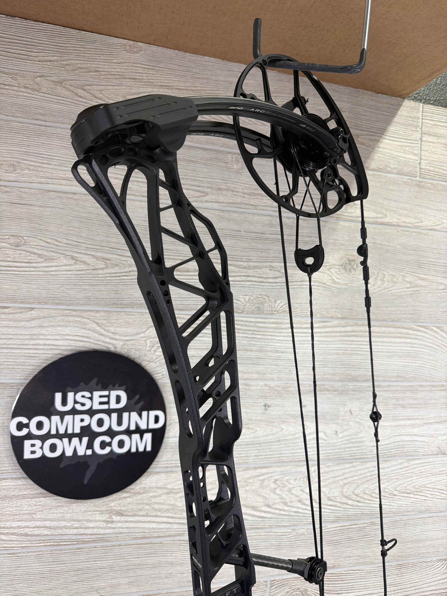 Used Mathews Lift X 33 RH Black Bow
