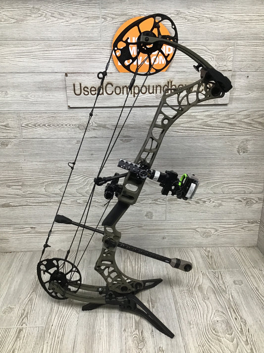 Mathews Phase4 29 RH Ambush Hunting Package