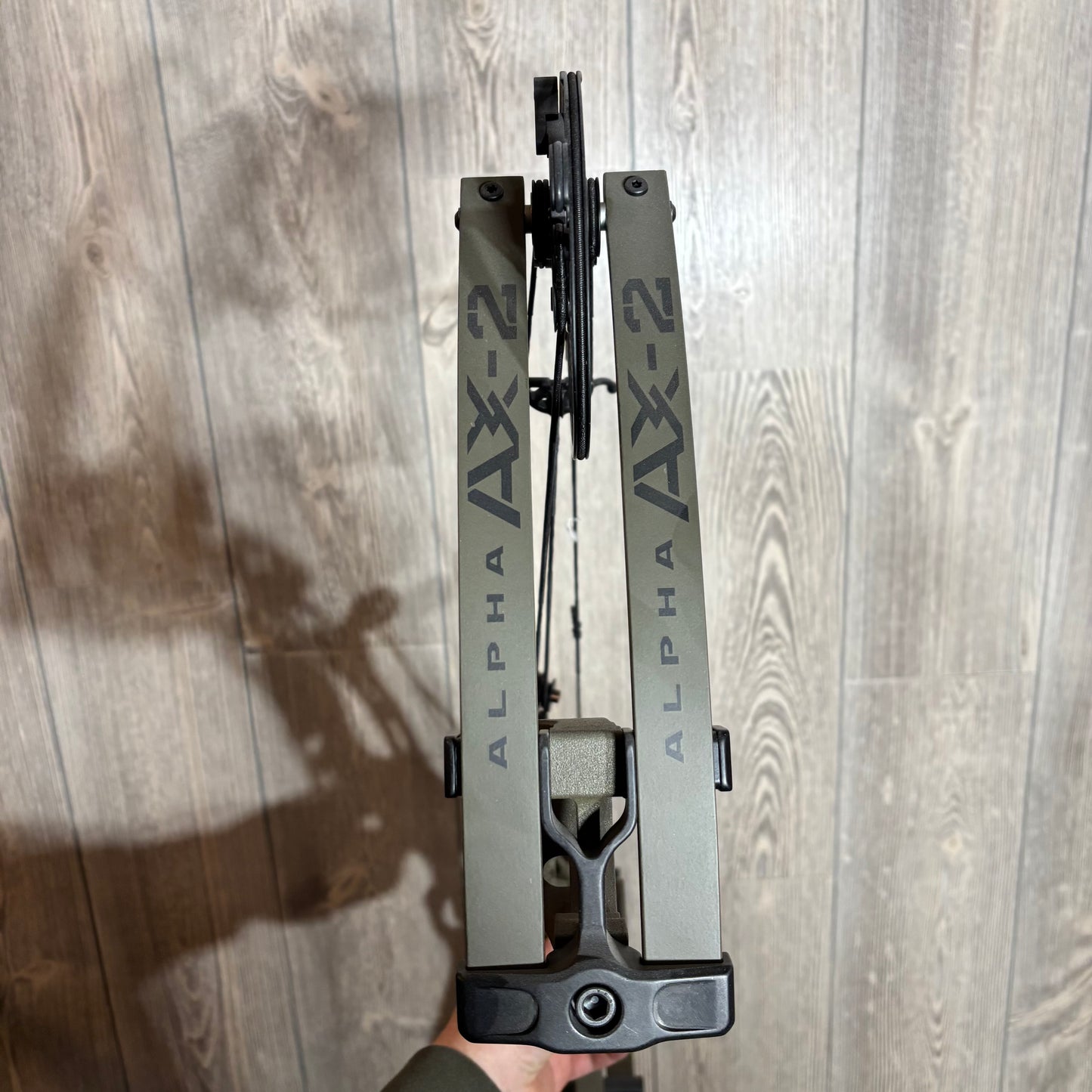 Used Hoyt Alpha AX-2 29 RH Wilderness 60lbs