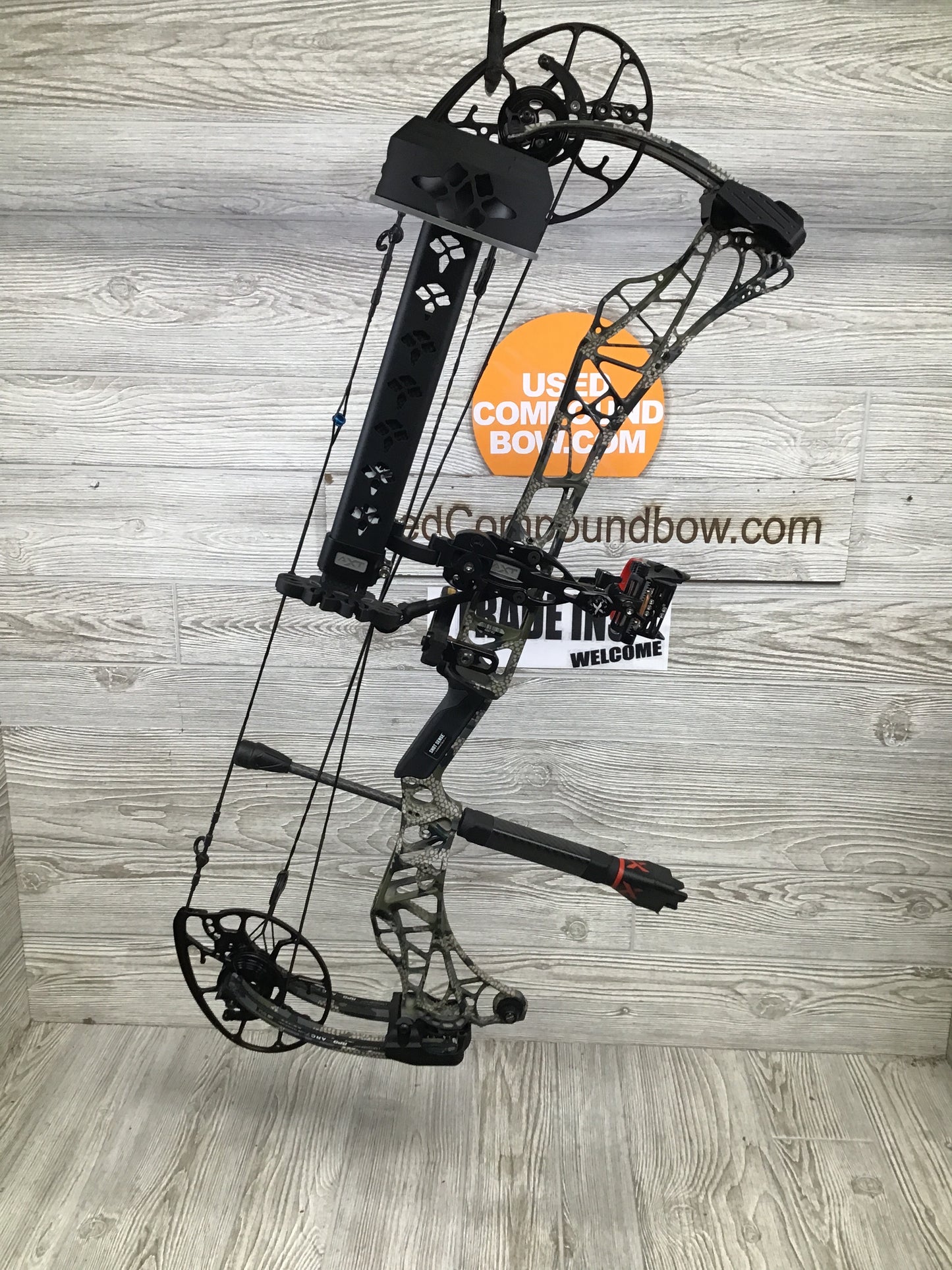 Used Mathews Lift X 29.5 Kuiu Right Hand 27.5/70# package