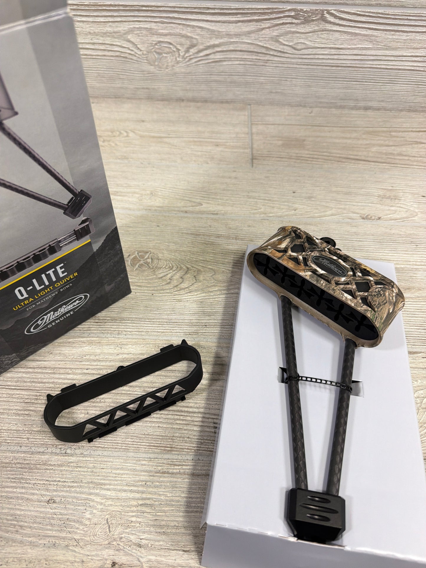 Mathews Q-Lite 6 Arrow Quiver Realtree Right Handed