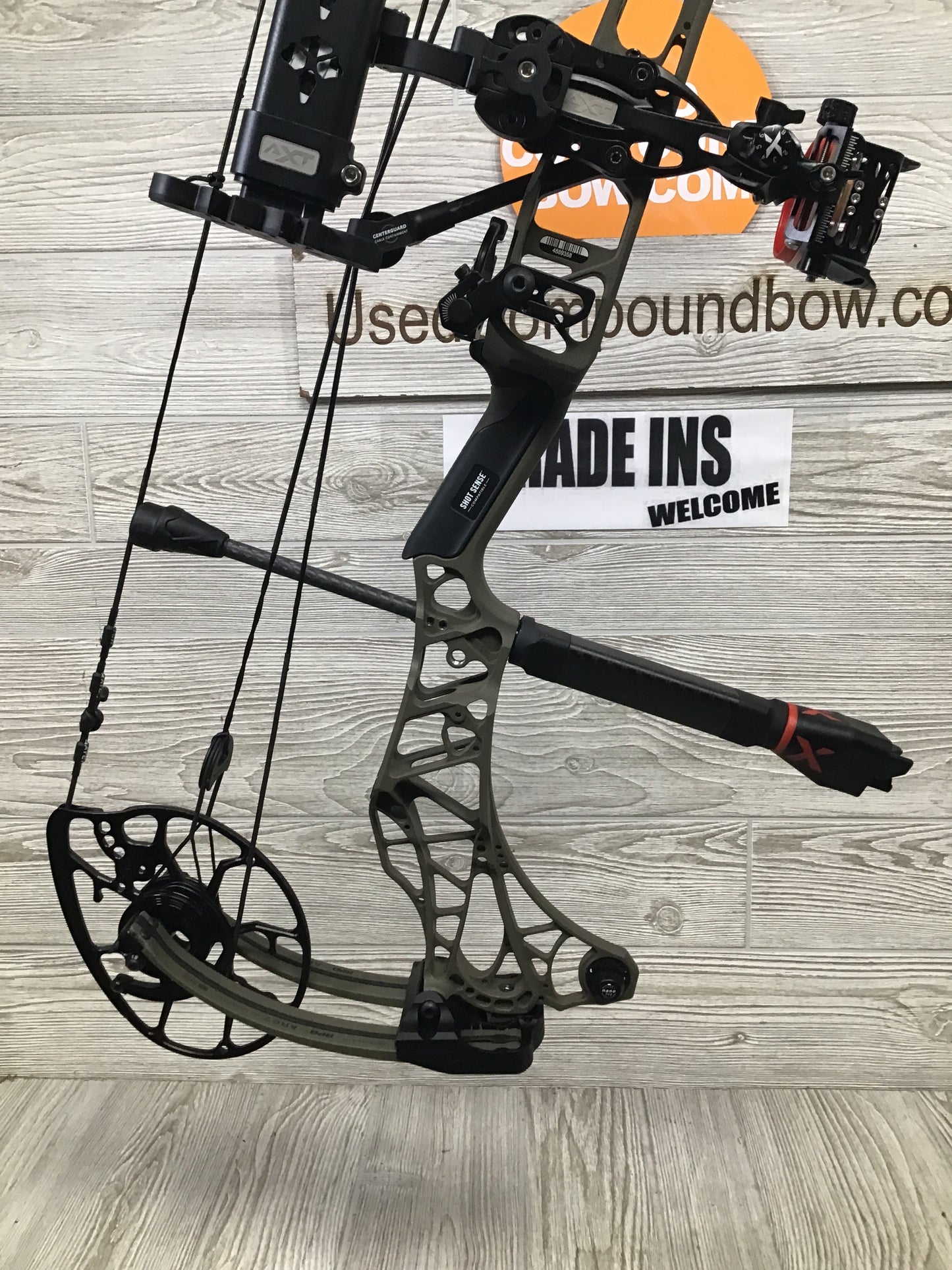 Used Mathews Lift X 29.5 Right Hand Ambush Green 26.5"/70# Package