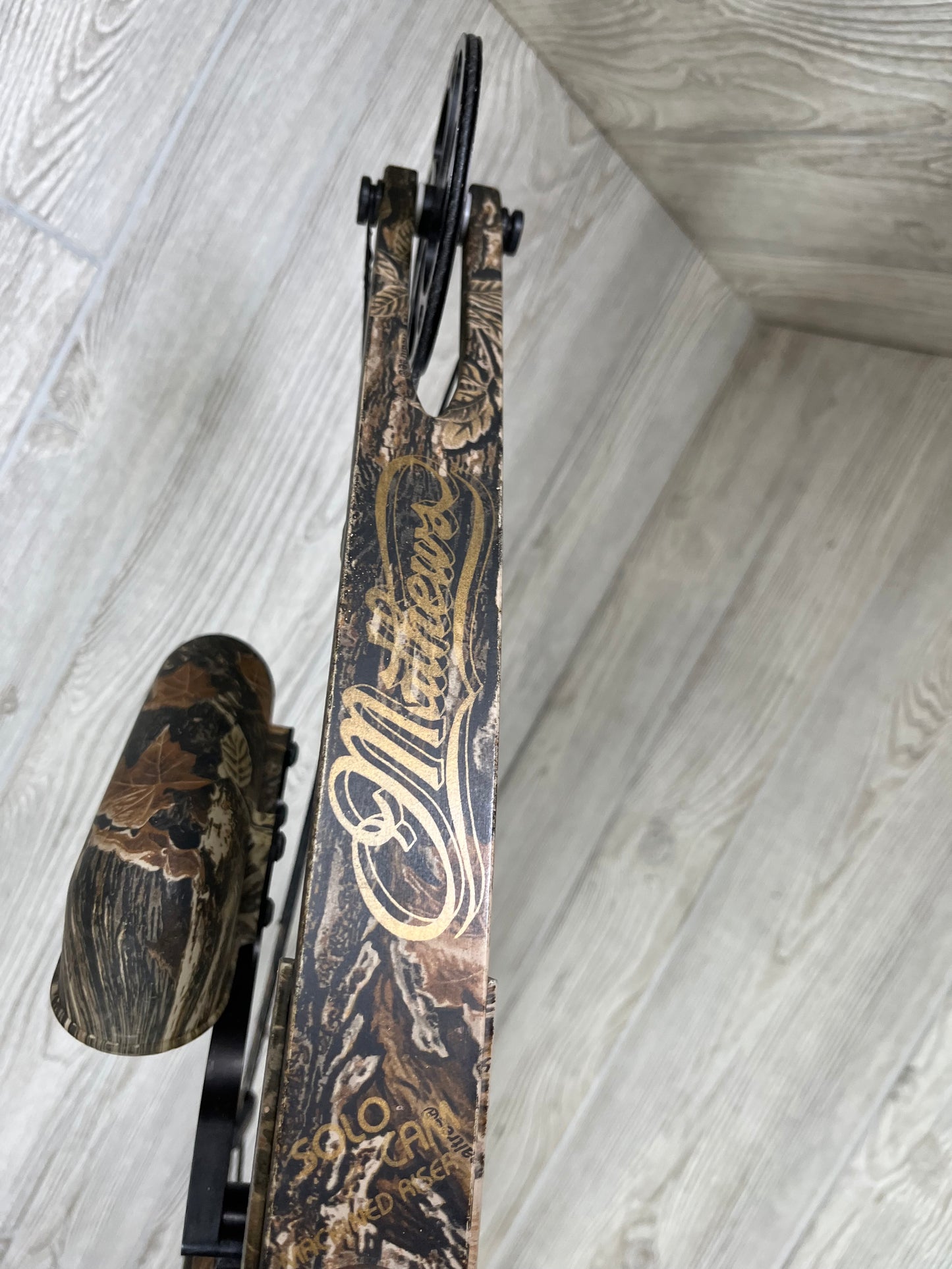 Used Mathews Q2 29" 70lb Right Handed Bow PKG