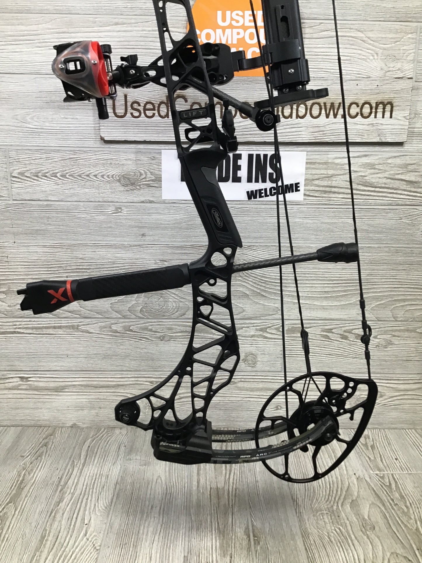 Used Mathews Lift X 29.5 Right Hand Black riser/Kuiu Verde limbs Bow 29.5"/70# package