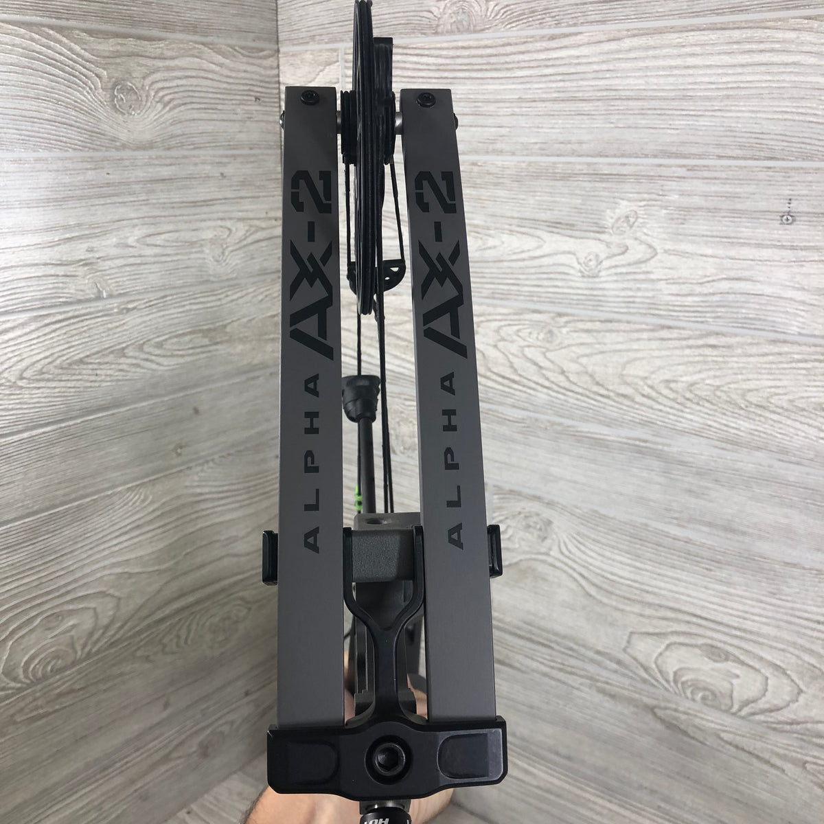Used Hoyt Alpha AX-2 29 Tombstone RH 60-70# 29.5"