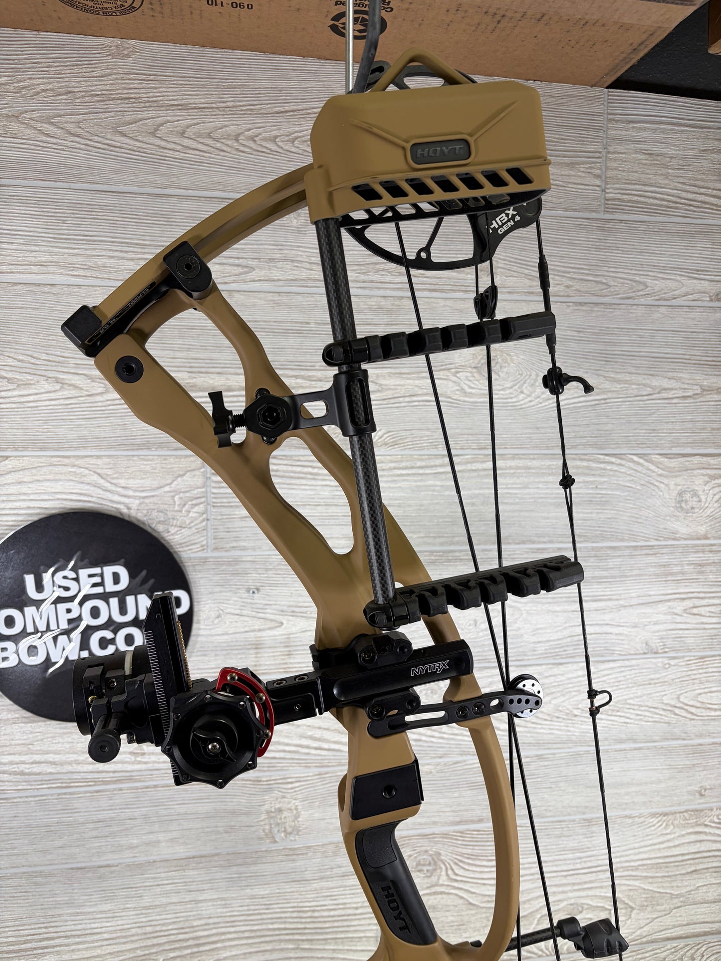 Hoyt RX-9 Left Handed 60-70# Bourbon with Accessories