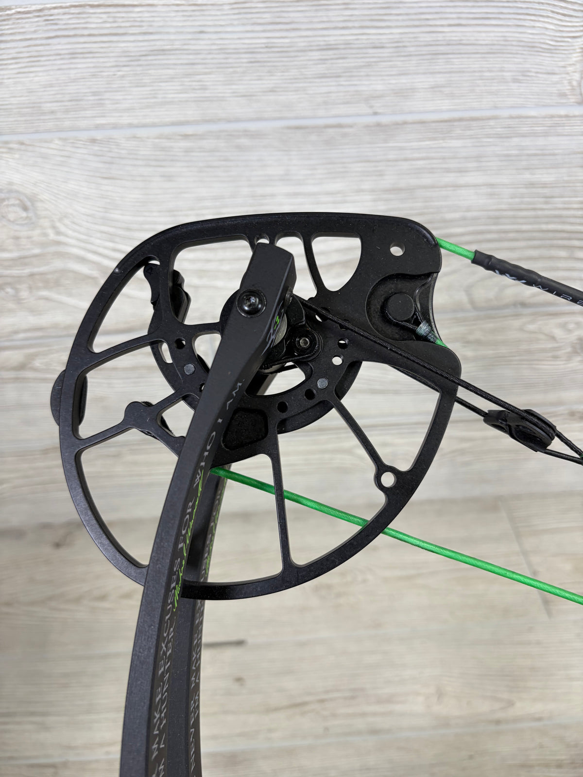 Hoyt RX-10 Ultra RH Bone Collector Edition 65-75# 26-31" Draw