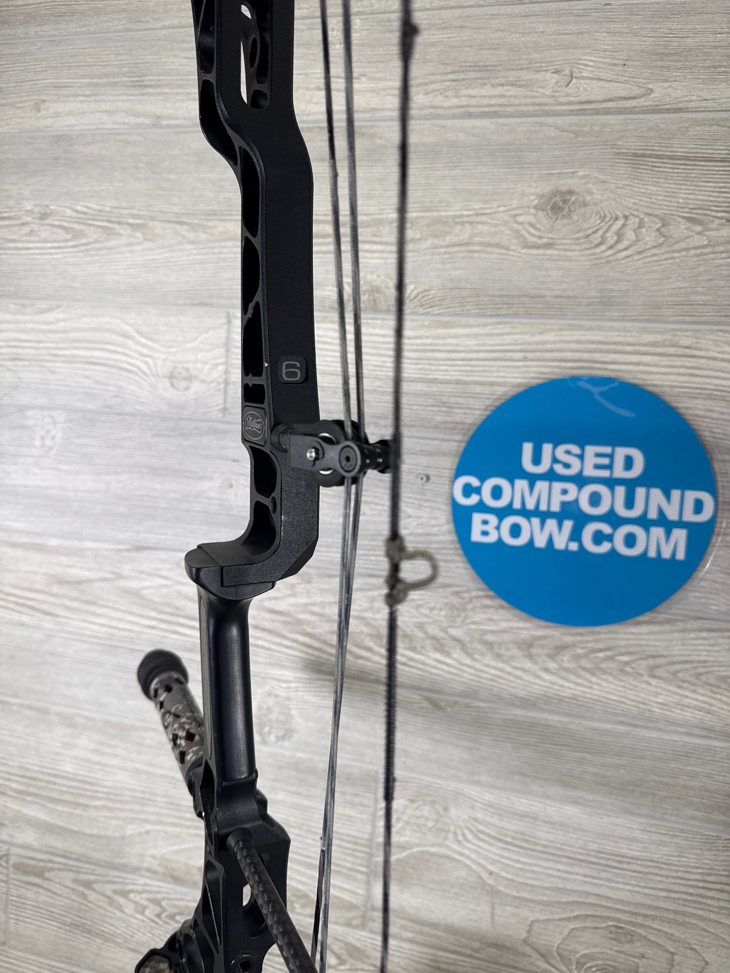 Used Mathews Halon 32 6 Black Riser Elevated II Limbs 30in 70#