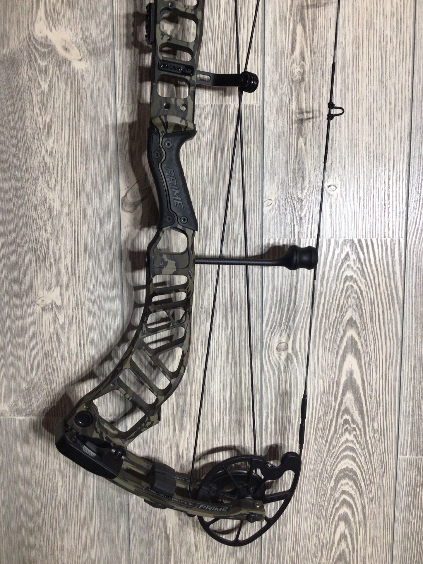 Used Prime RVX+ 32 Right Handed 70lbs Bottomland