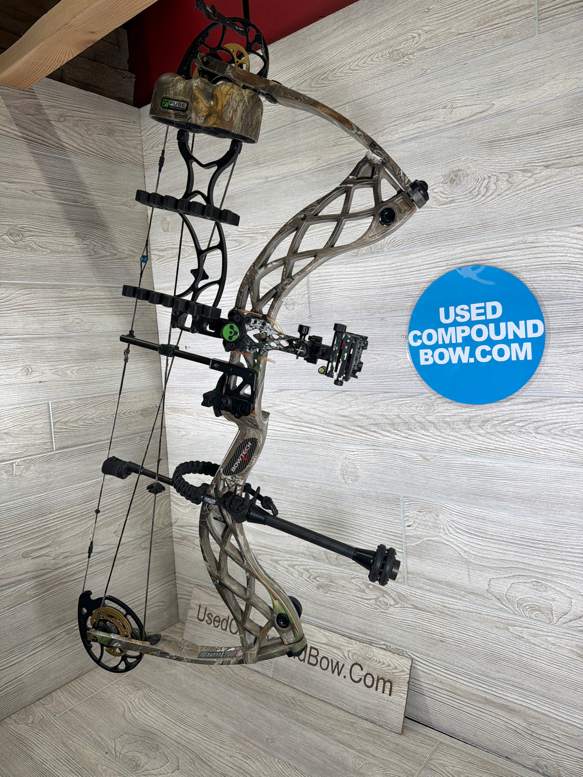Used Bowtech Carbon Icon 28" 70lb Right Hand Camo Bow Pkg