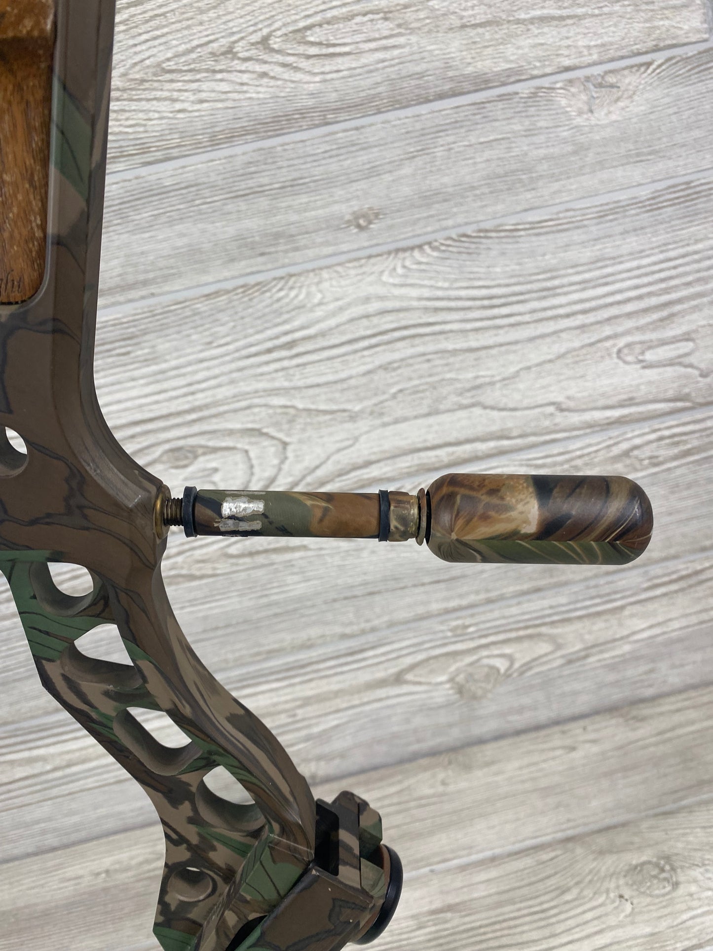Used Mathews Conquest Light 31" 70lb Right Handed Bow Package