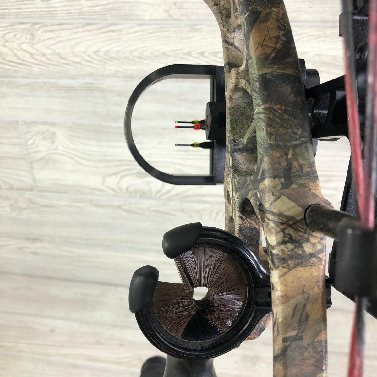 Used Hoyt Charger RH Camo 28.5" 60-70# Package