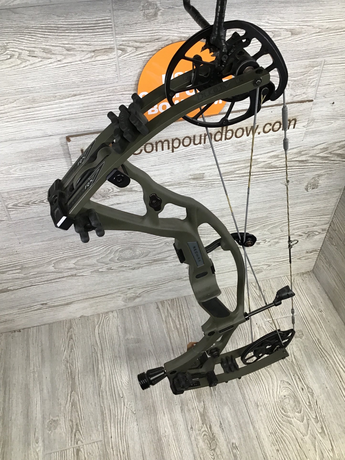 Used Hoyt RX-7 Right Hand 60-70# Wilderness 29"