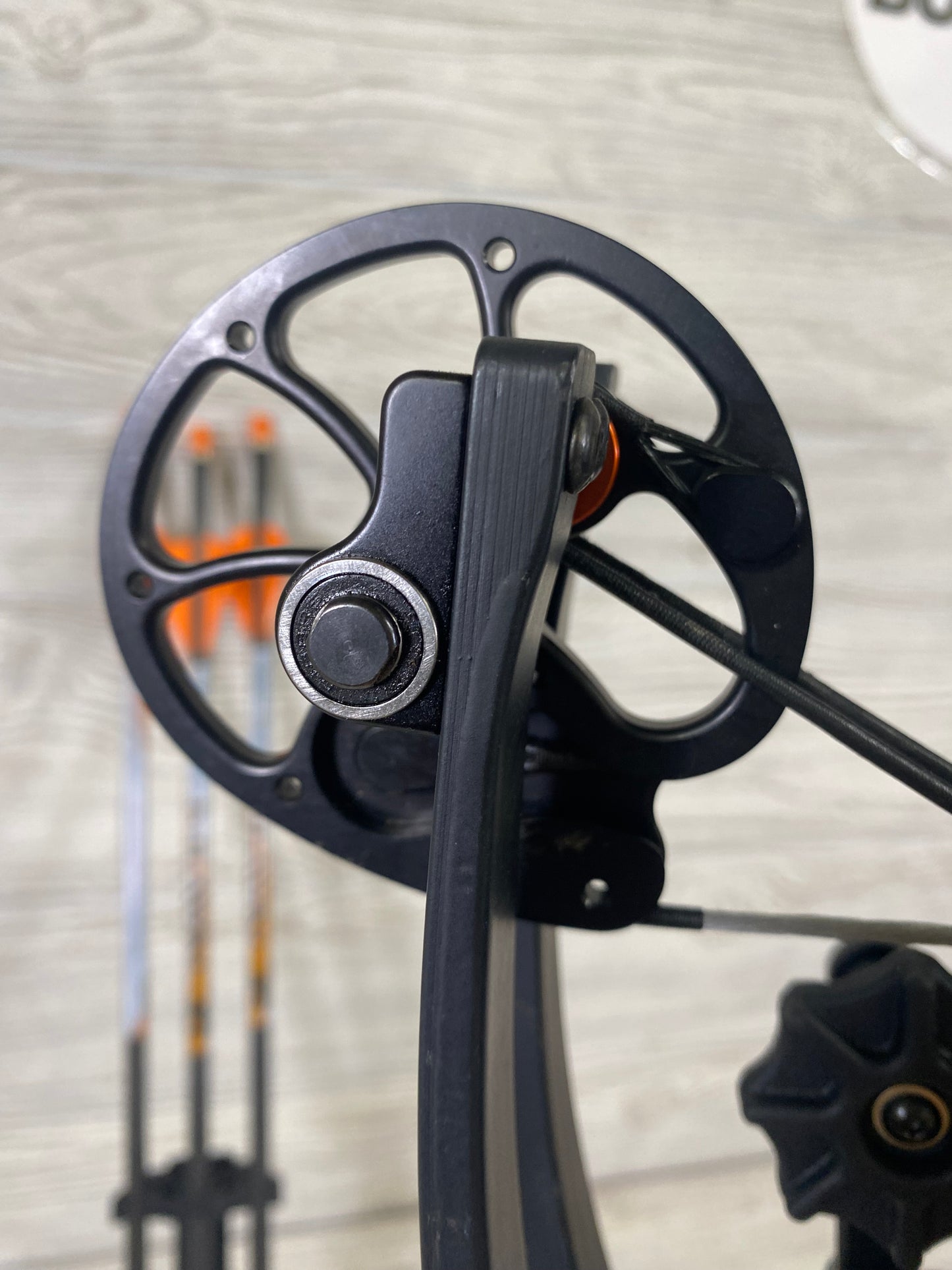 Used Ravin R10 crossbow w/ 3 BOLTS