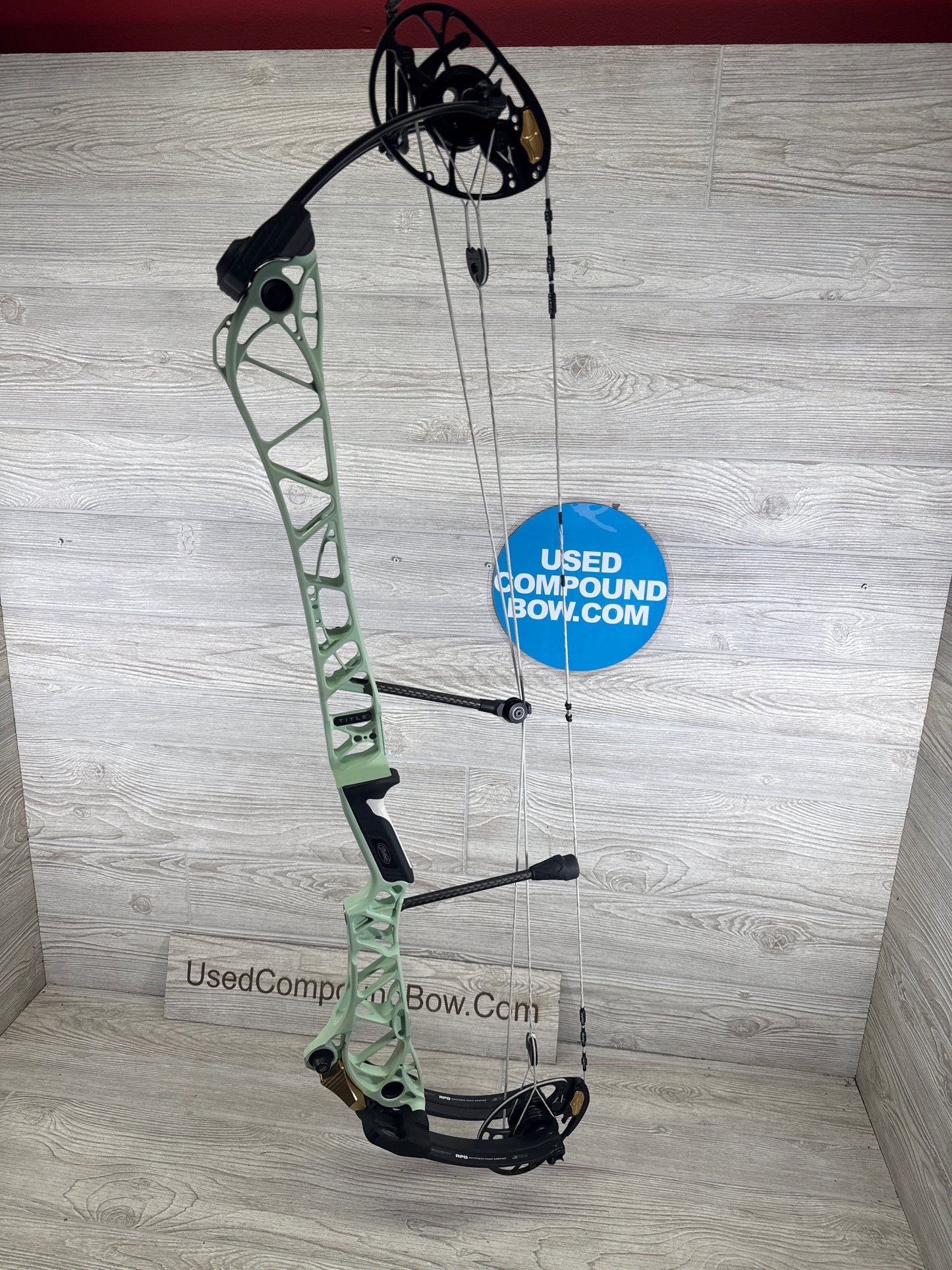 Used Mathews Title 38 (Gen 2) Mint White limbs Right Handed Target bow 29-50#