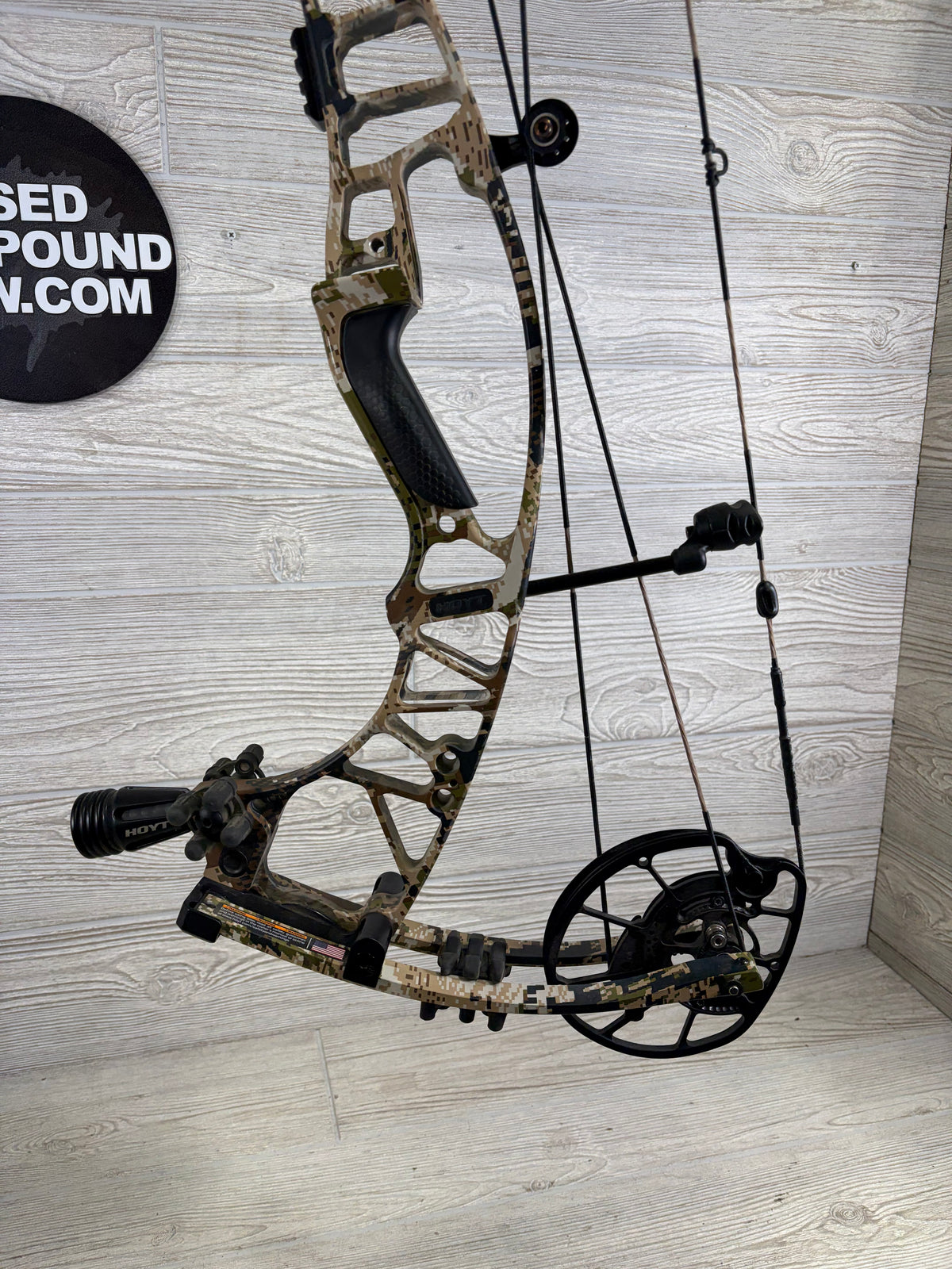Used Hoyt Ventum 30 25-28" 60-70lb RH Sitka Sub Alpine Bow