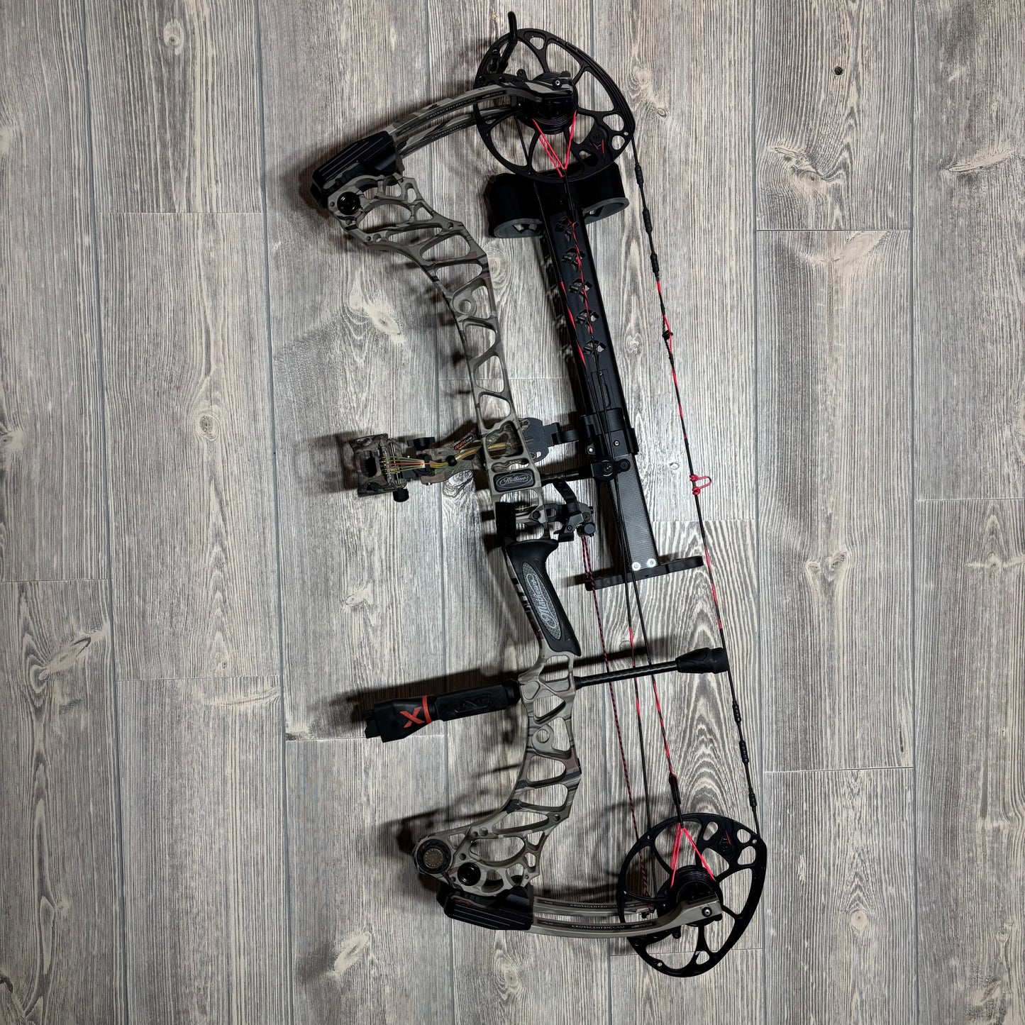 Used Mathews Vertix RH Under Armour Bow Package