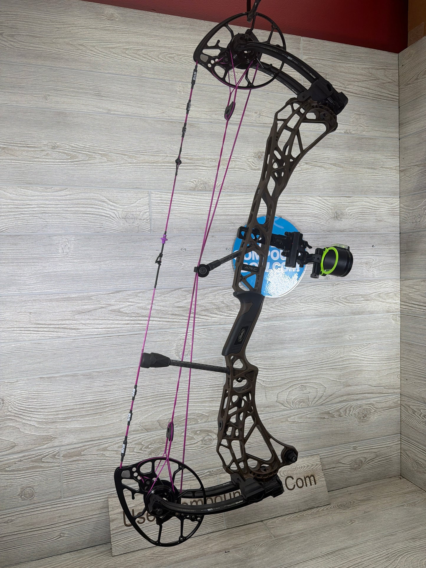 Used Mathews ARC 30 29" 70lbZ Left Hand Kodiak Brown/Black Limbs Bow w/Black Gold Pro Single Pin